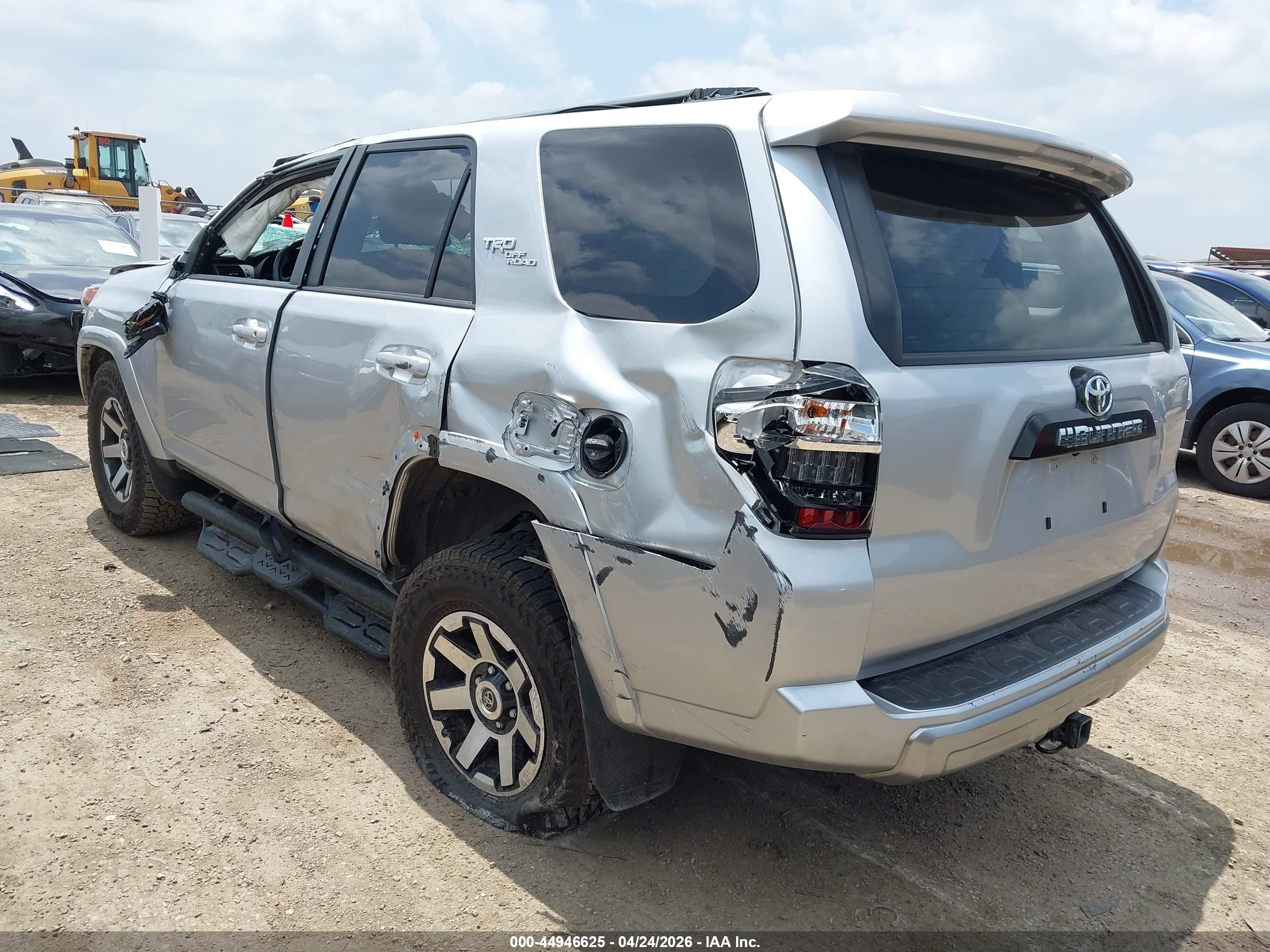 2023 Toyota 4runner Trd Off Road Серебряный vin: JTEPU5JR9P6172396