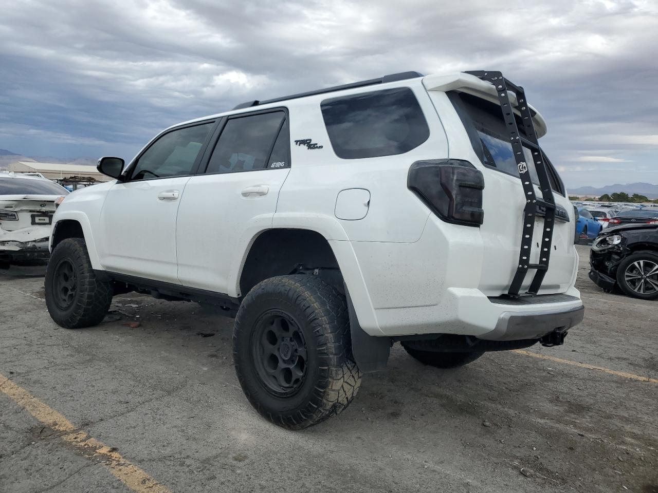 2024 Toyota 4runner Sr5 Premium Белый vin: JTERU5JR1R6241139