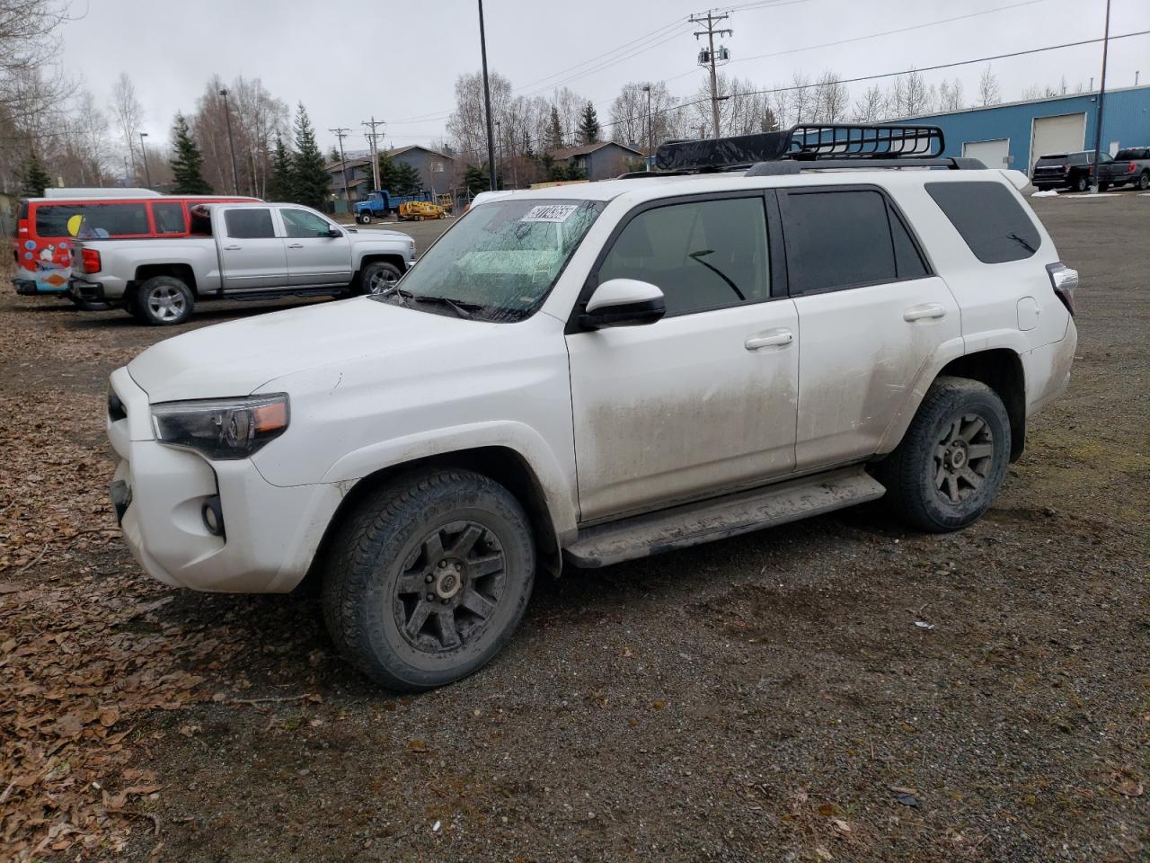 2022 Toyota 4runner Trail White vin: JTETU5JR5N6000569 Damage: Left Front Fender, Heavy Scratch, 3 to 4 inches