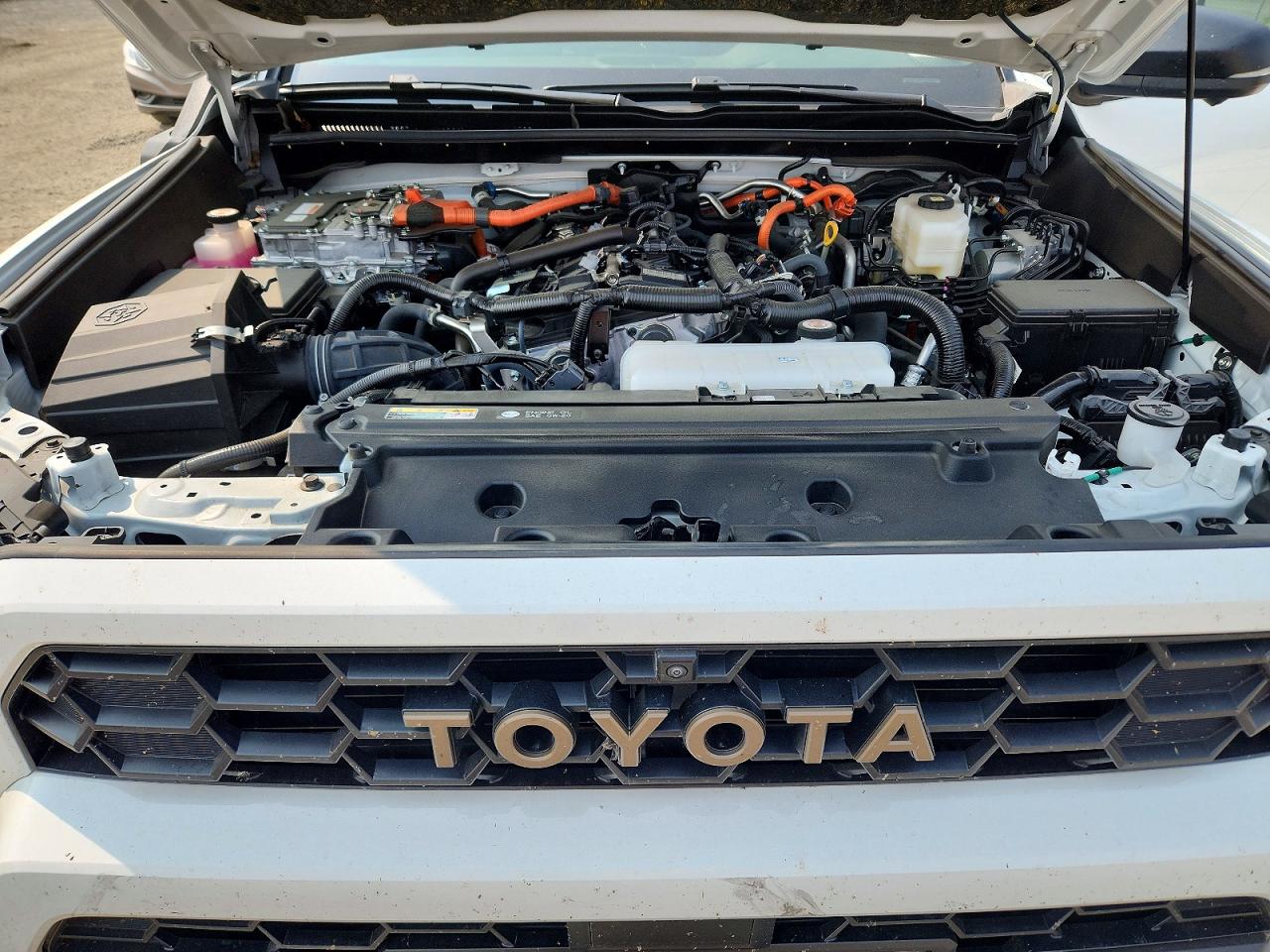2025 Toyota 4runner Trailhunter Hv White vin: JTEVB5BR8S5006560