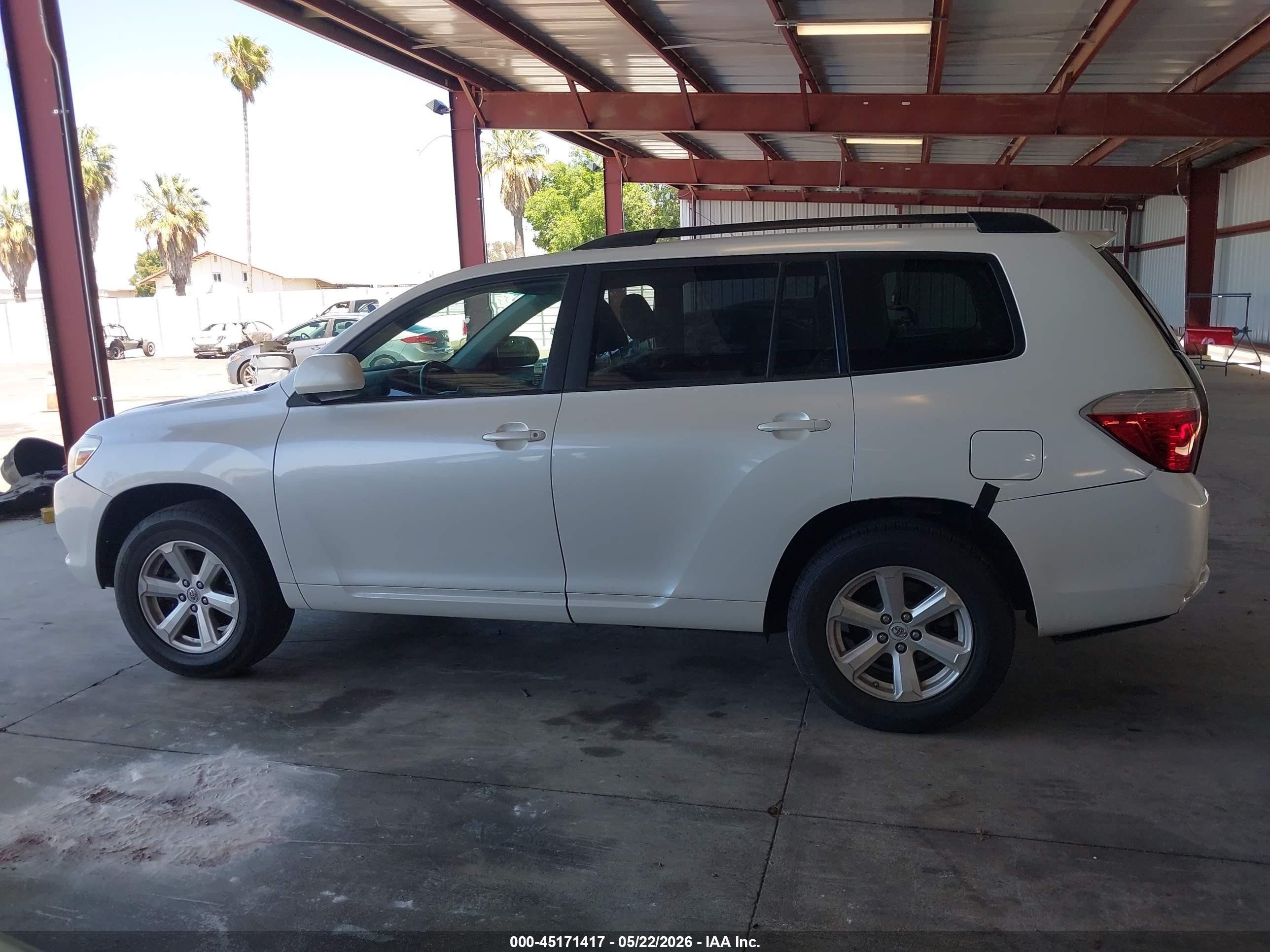 2010 Toyota Highlander Base V6 White vin: JTEZK3EH2A2104315