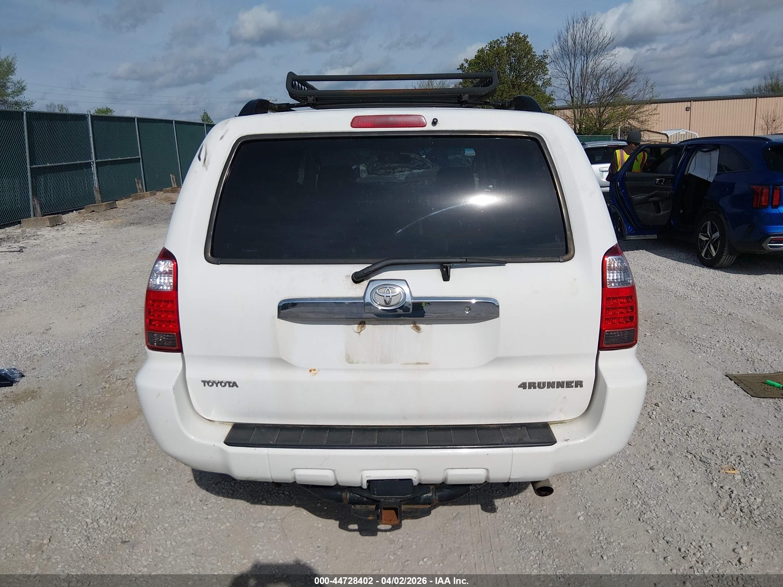 2006 Toyota 4runner Sr5 V8 White vin: JTEZT14R660027348