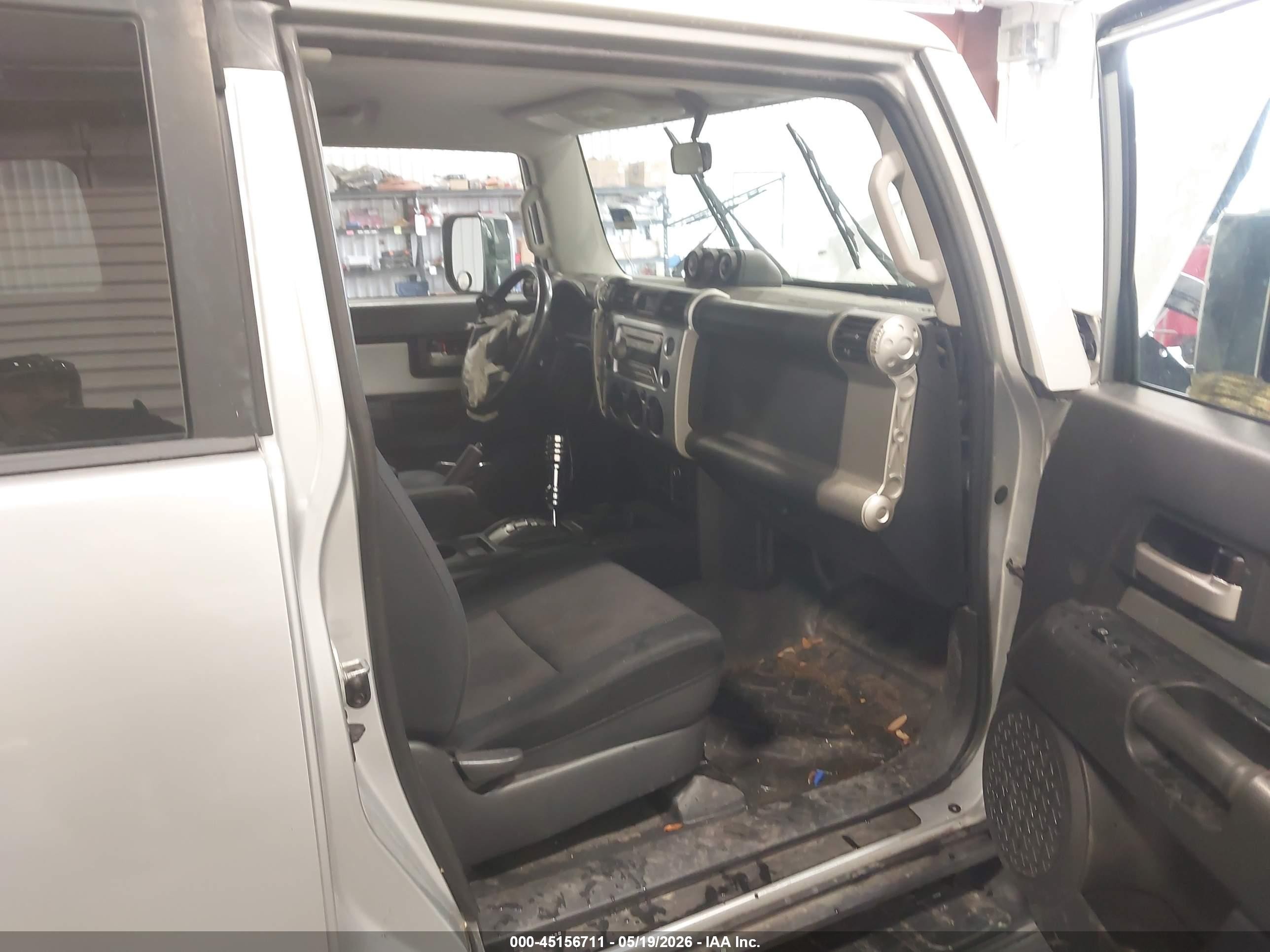 2007 Toyota Fj Cruiser   Silver vin: JTEZU11F070016225