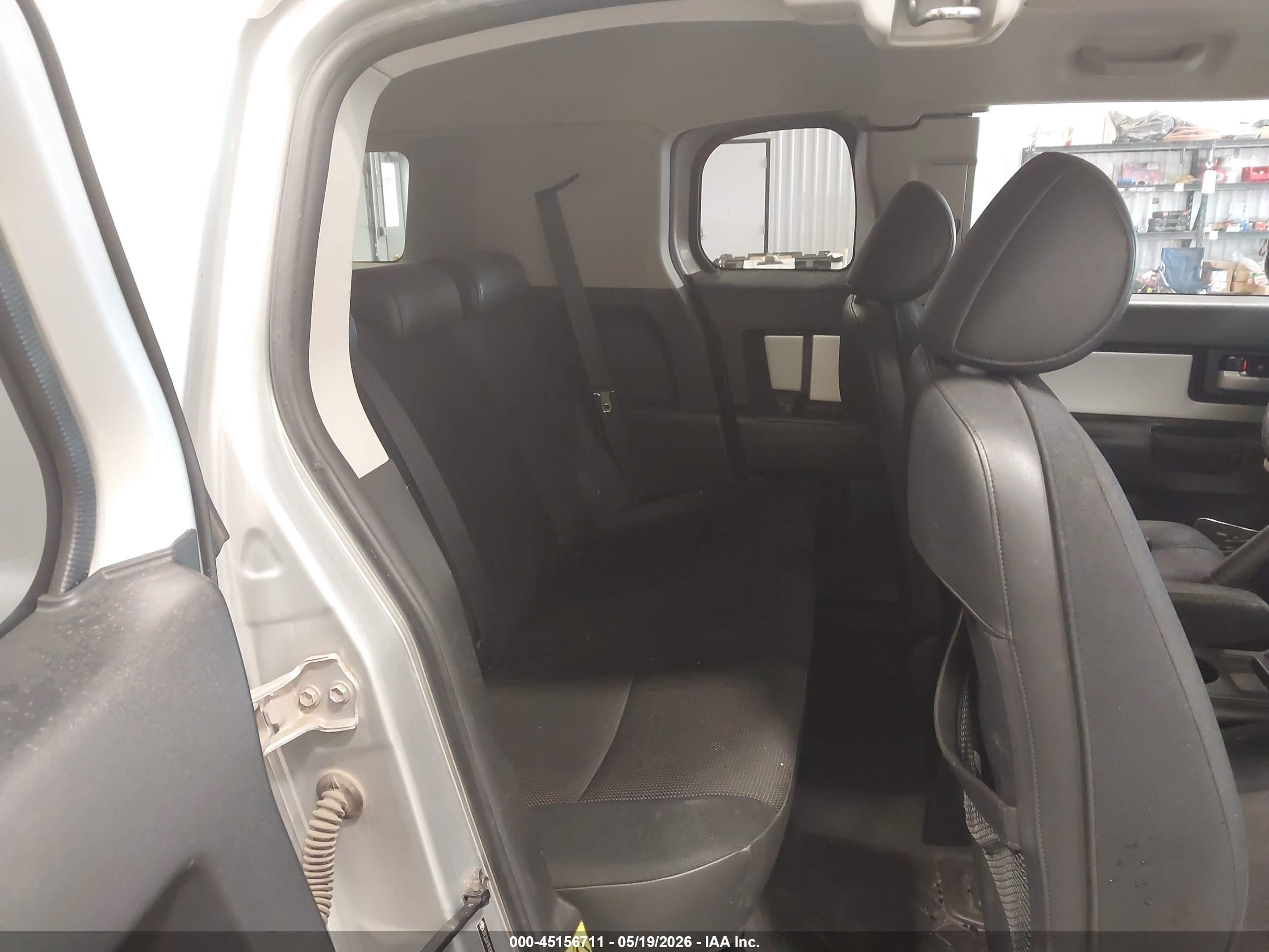 2007 Toyota Fj Cruiser   Silver vin: JTEZU11F070016225