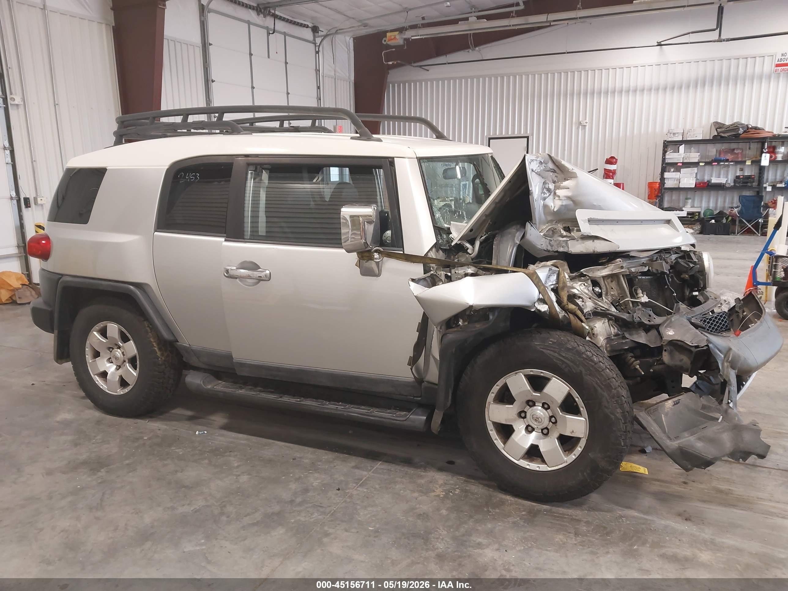 2007 Toyota Fj Cruiser   Silver vin: JTEZU11F070016225