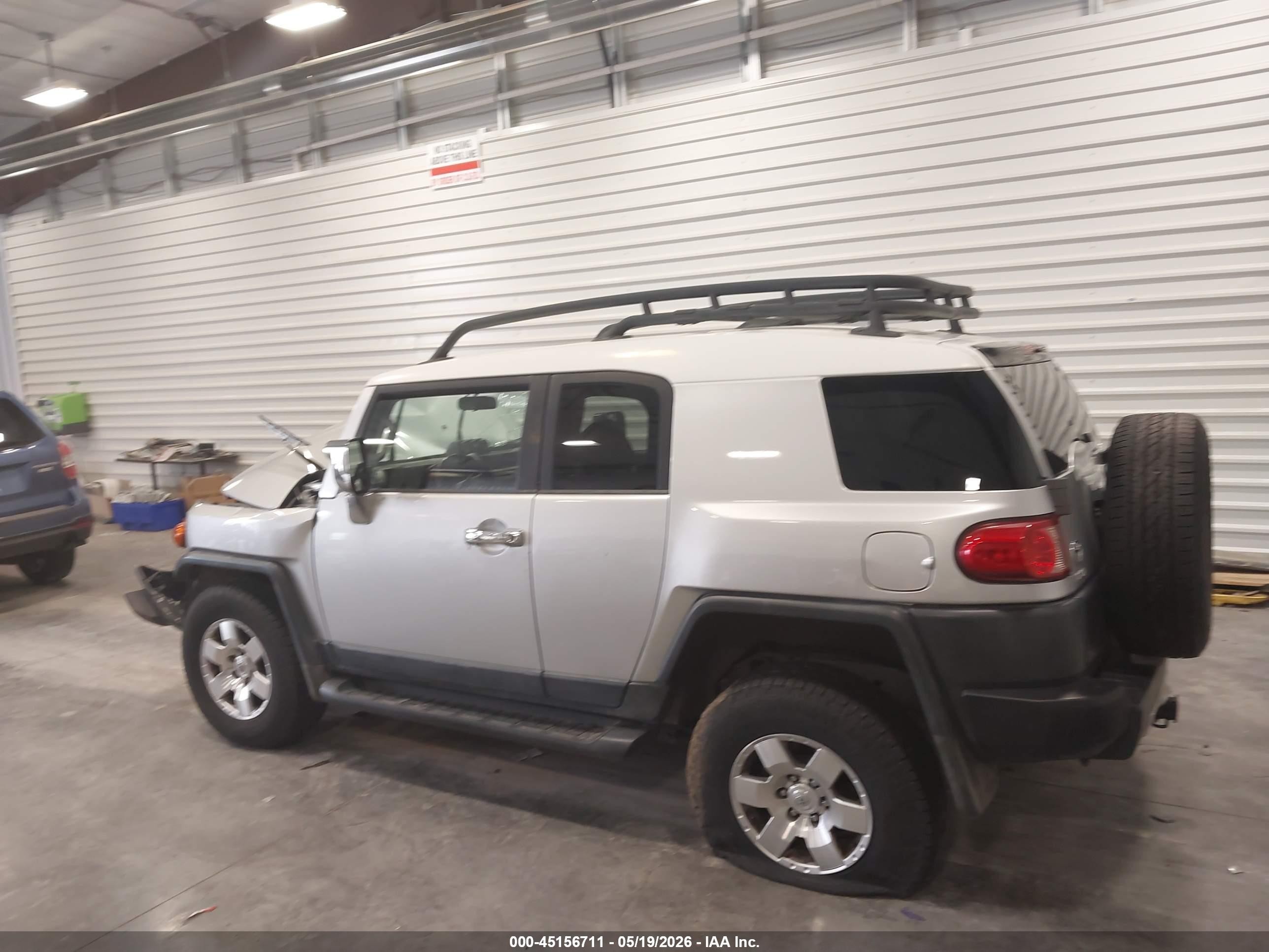 2007 Toyota Fj Cruiser   Silver vin: JTEZU11F070016225