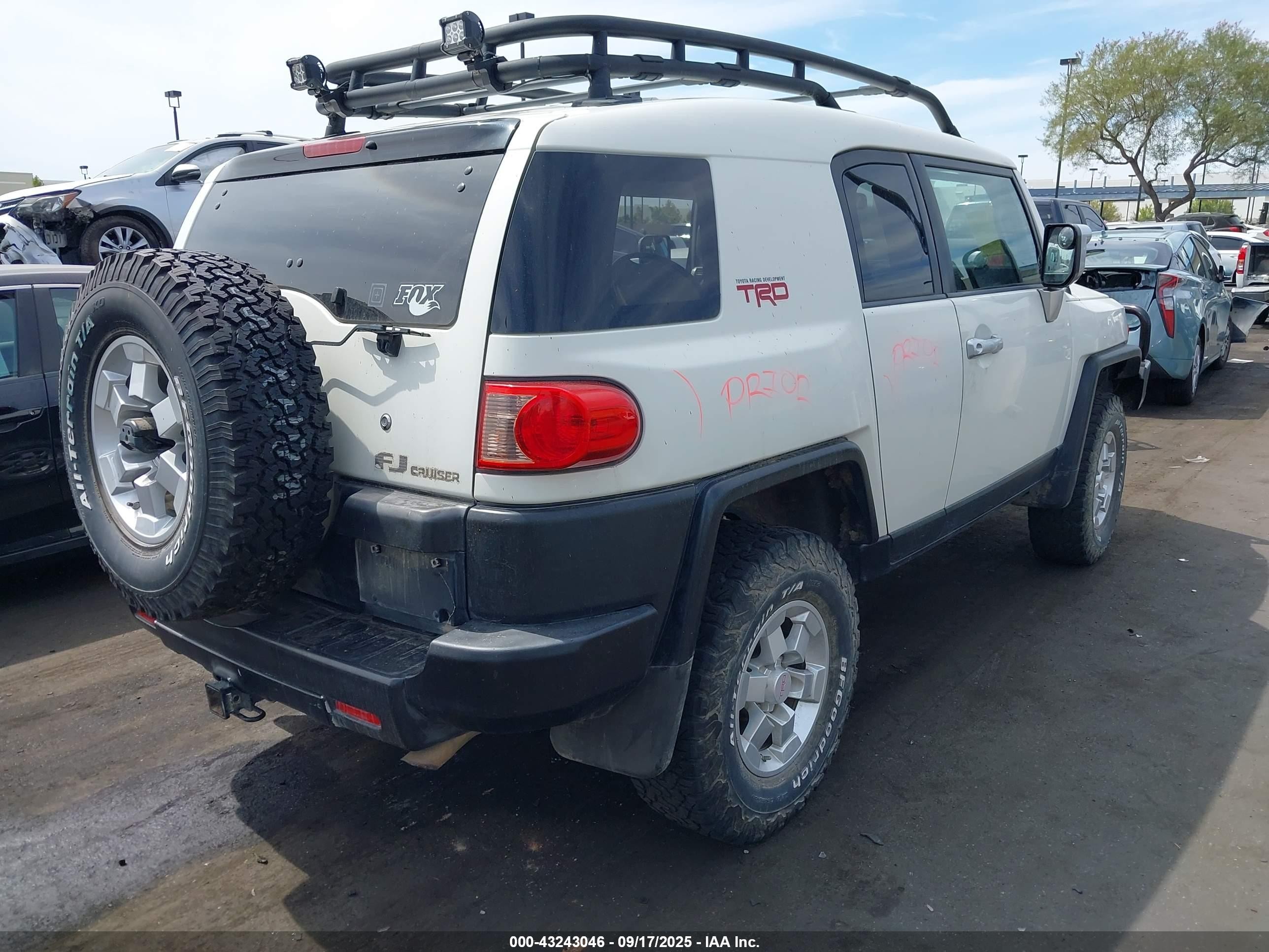 2009 Toyota Fj Cruiser   White vin: JTEZU11F19K008271
