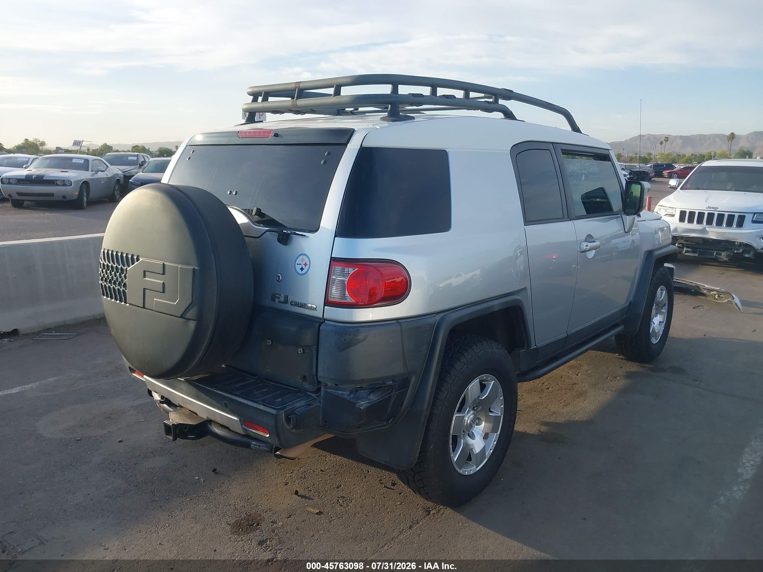 2007 Toyota Fj Cruiser   Silver vin: JTEZU11F370001573