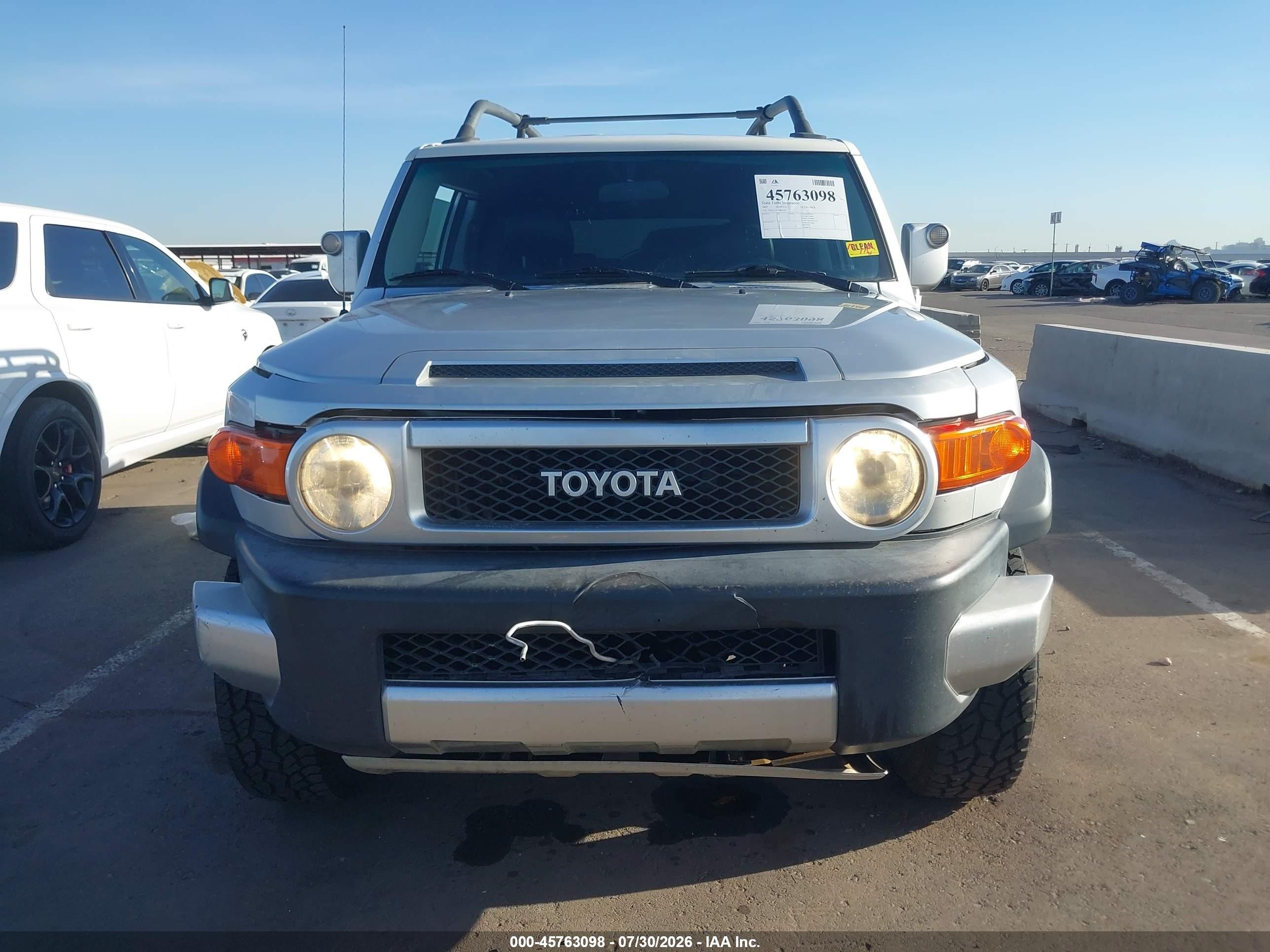 2007 Toyota Fj Cruiser   Silver vin: JTEZU11F370001573