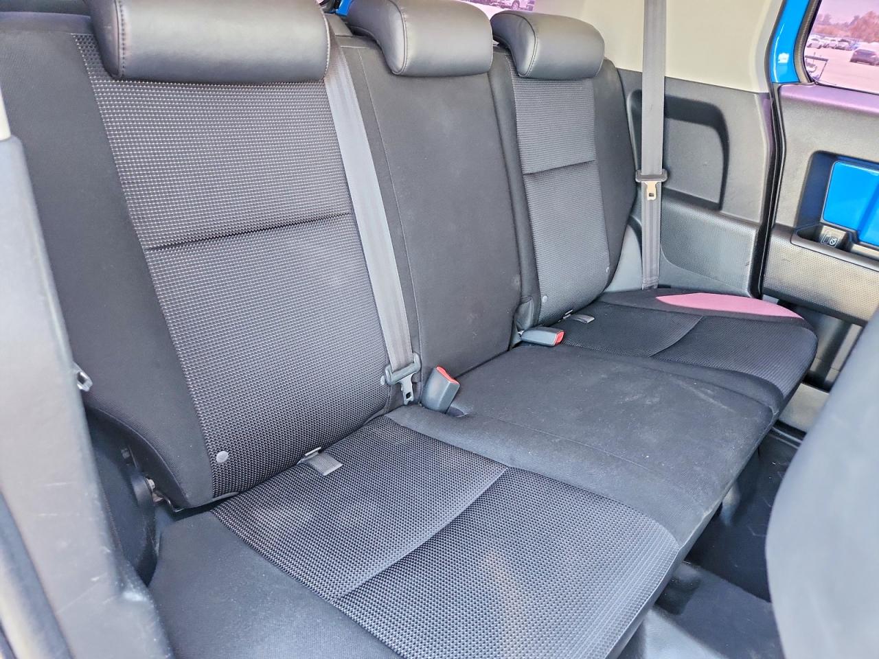 2007 Toyota Fj Cruiser Base Blue vin: JTEZU11F470015420