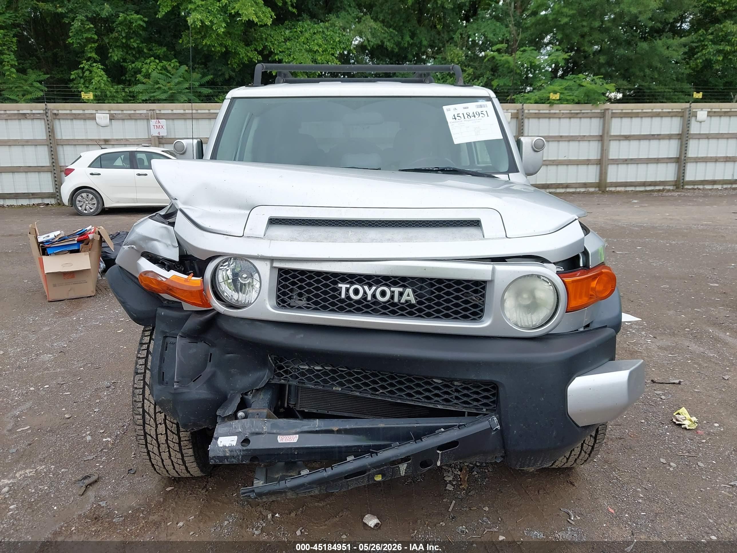 2007 Toyota Fj Cruiser   Silver vin: JTEZU11F570014342