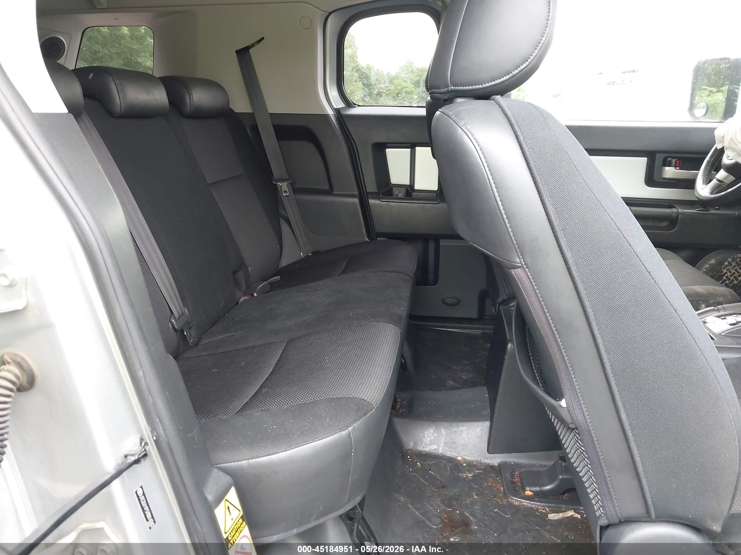 2007 Toyota Fj Cruiser   Silver vin: JTEZU11F570014342
