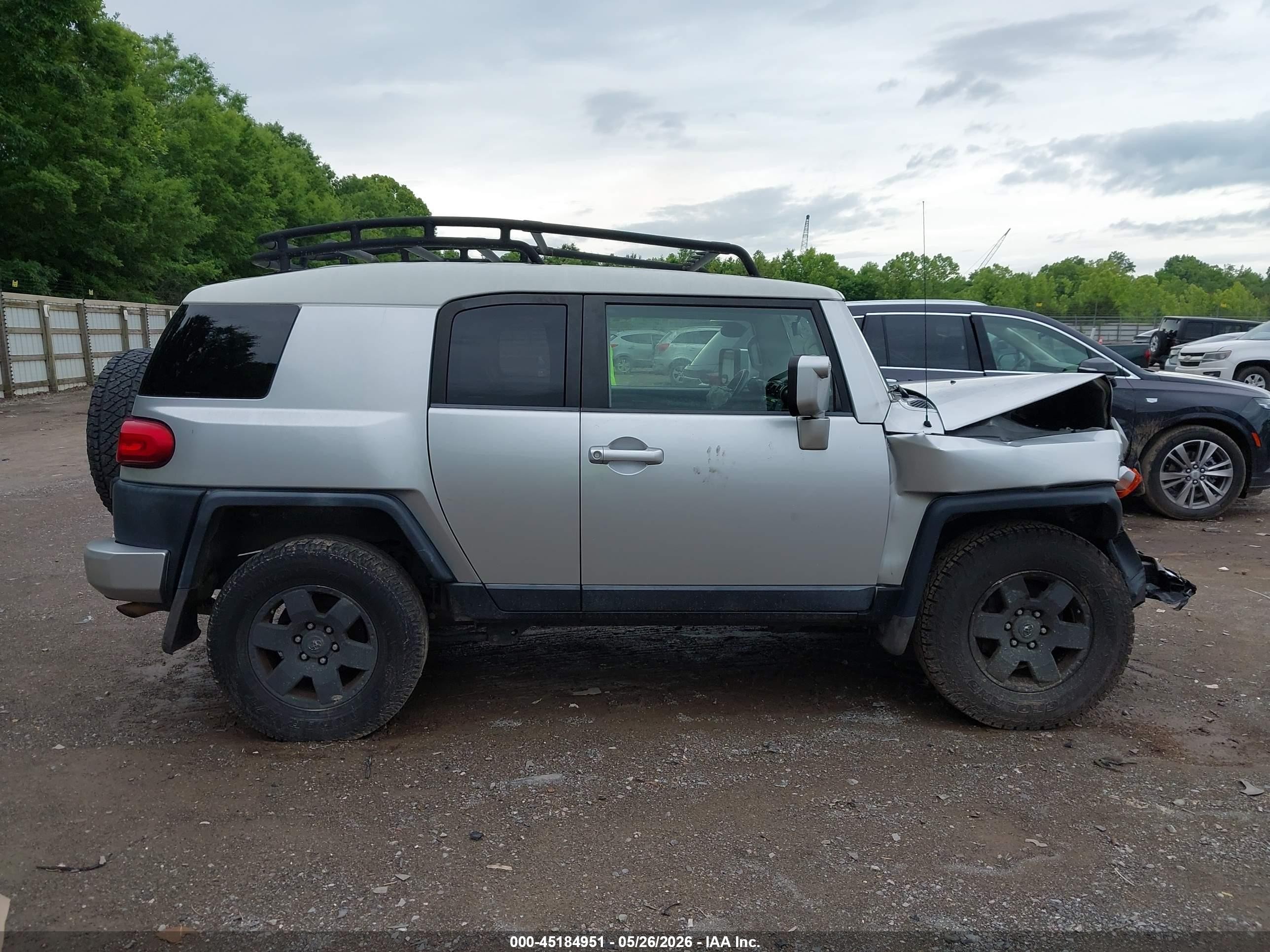 2007 Toyota Fj Cruiser   Silver vin: JTEZU11F570014342