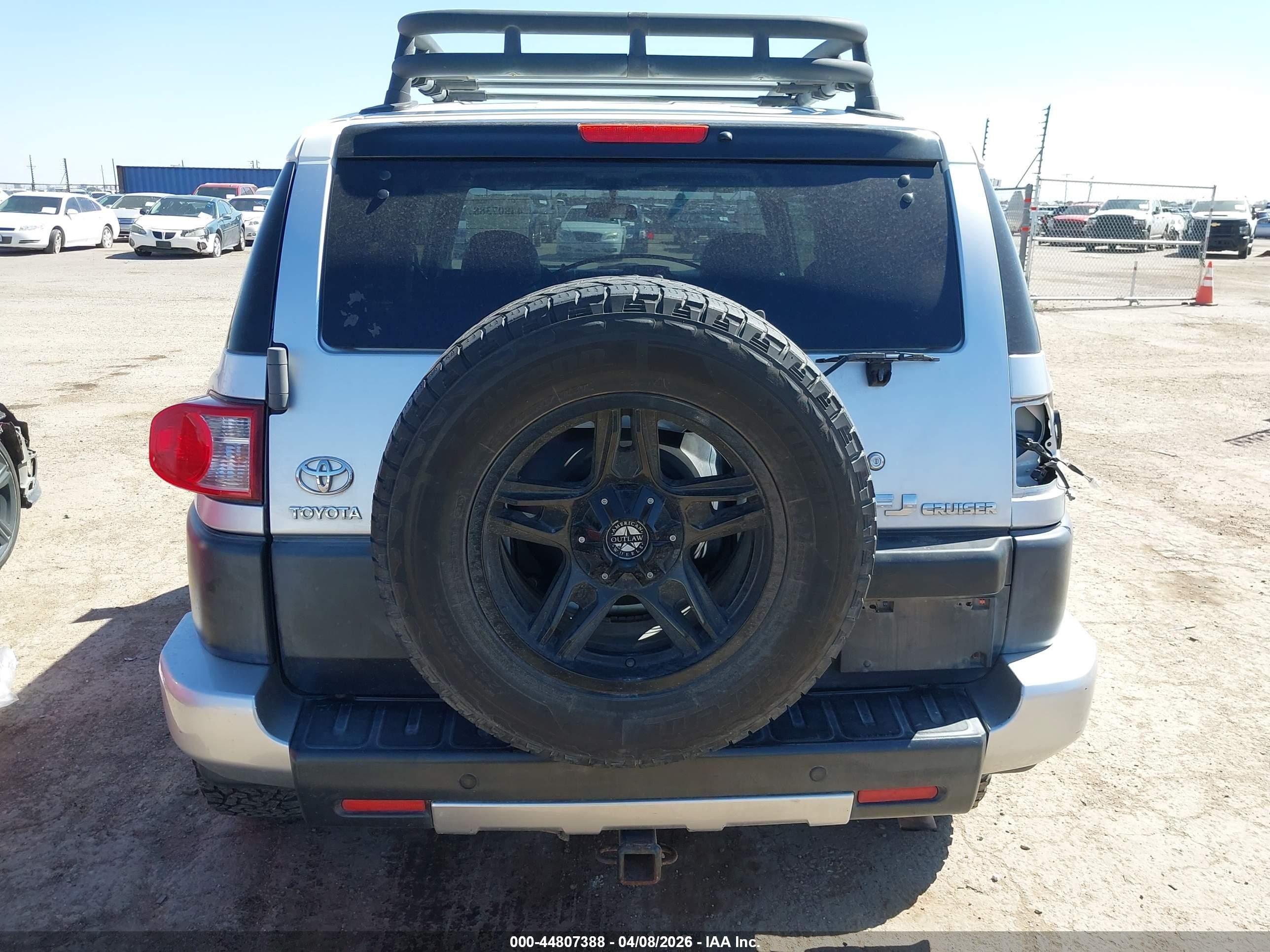 2007 Toyota Fj Cruiser   Silver vin: JTEZU11F670011918