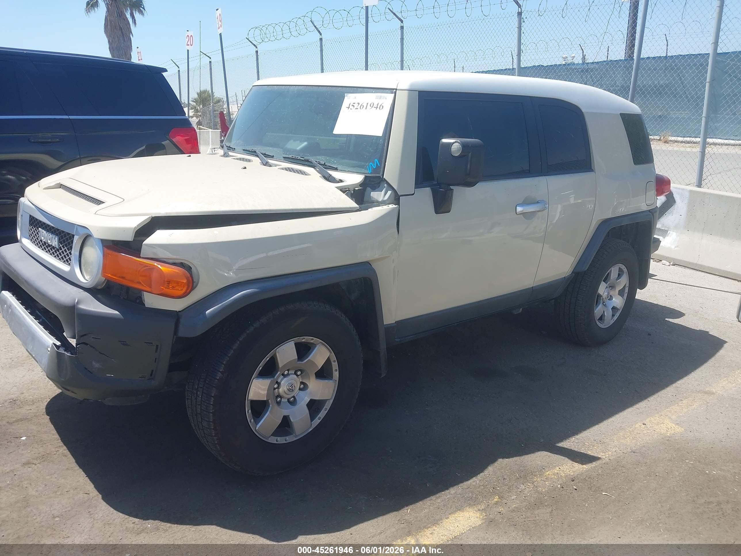 2008 Toyota Fj Cruiser   Tan vin: JTEZU11F68K003856