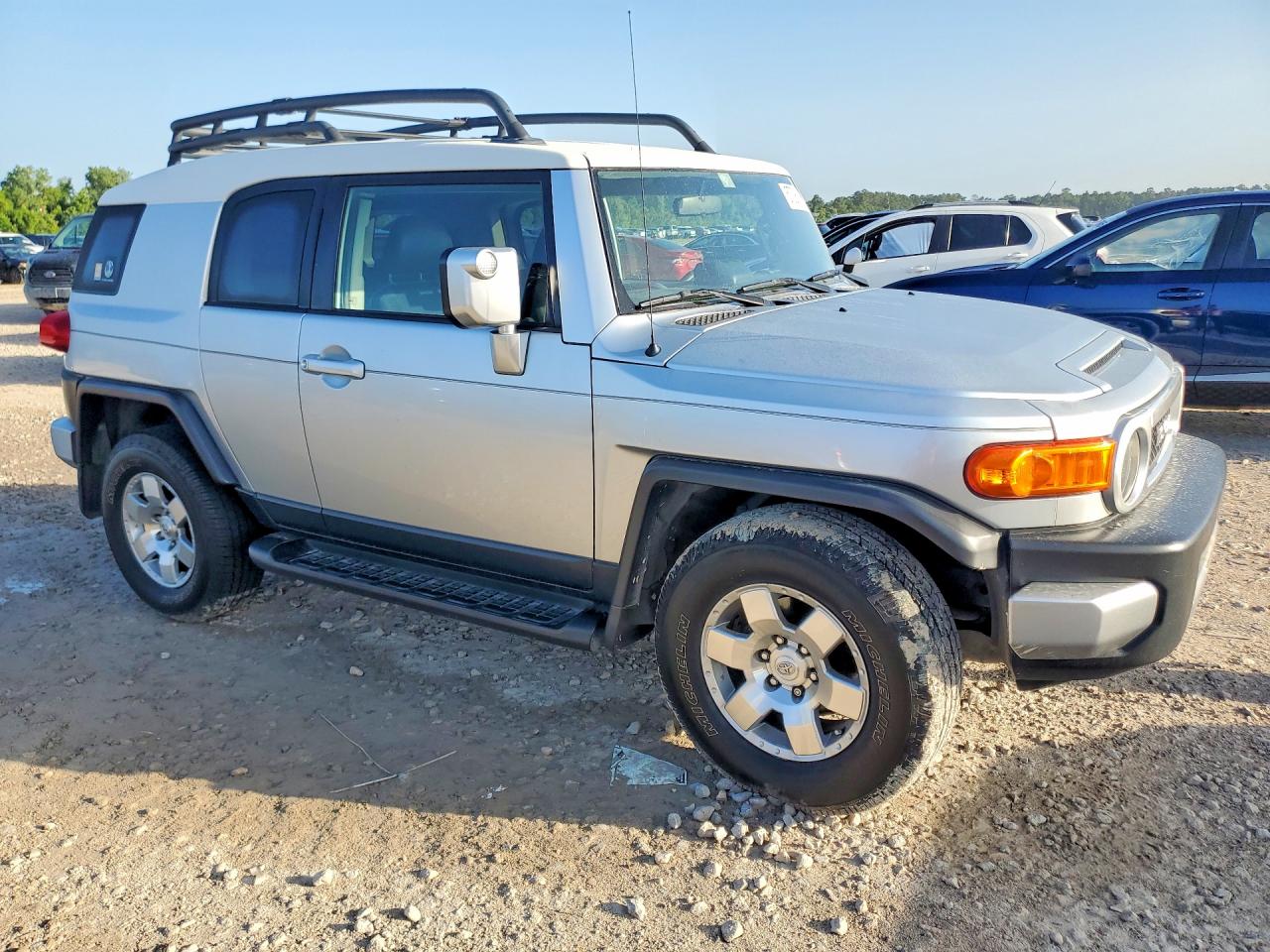 2007 Toyota Fj Cruiser Base Silver vin: JTEZU11F970004400
