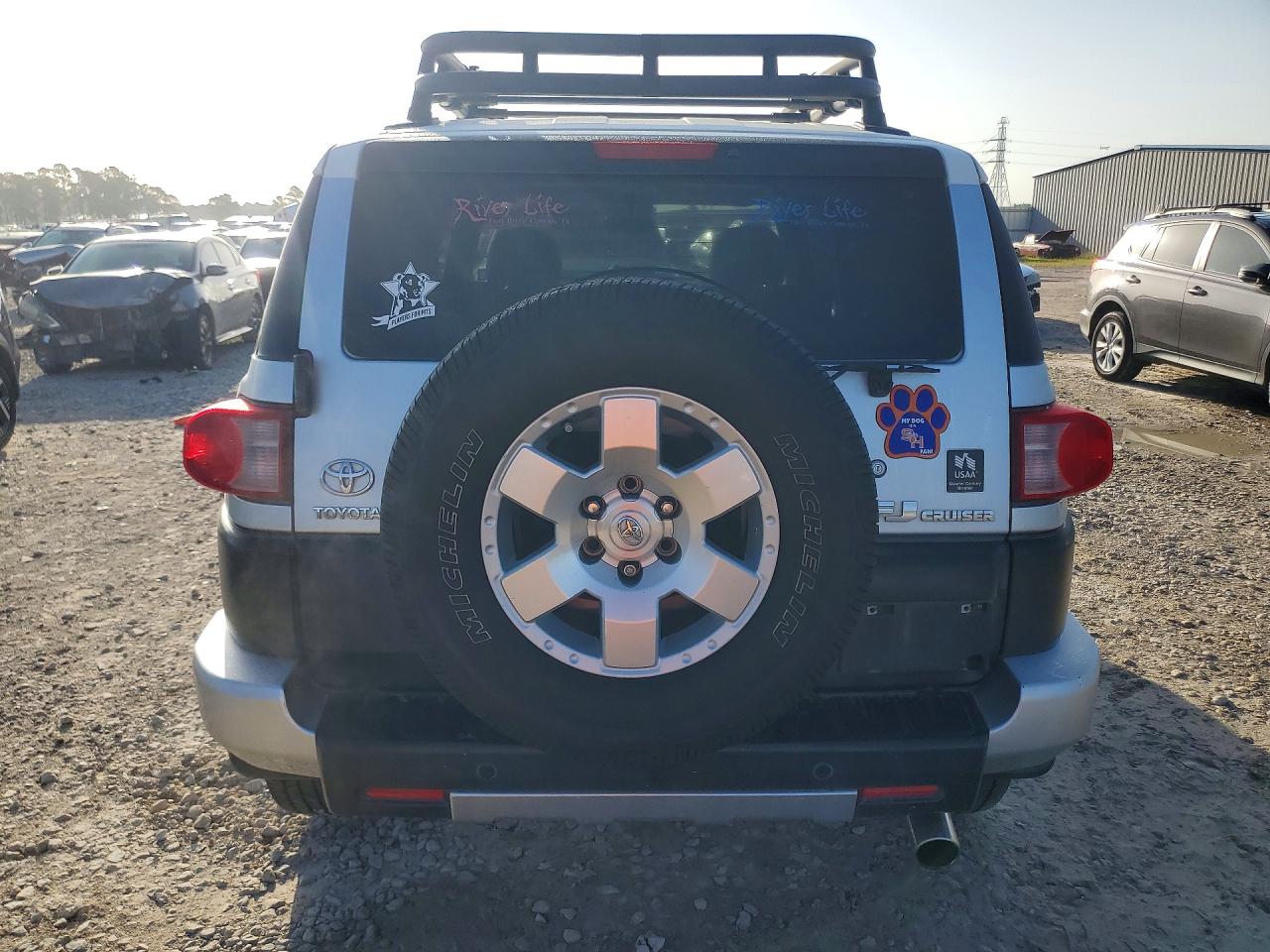 2007 Toyota Fj Cruiser Base Silver vin: JTEZU11F970004400