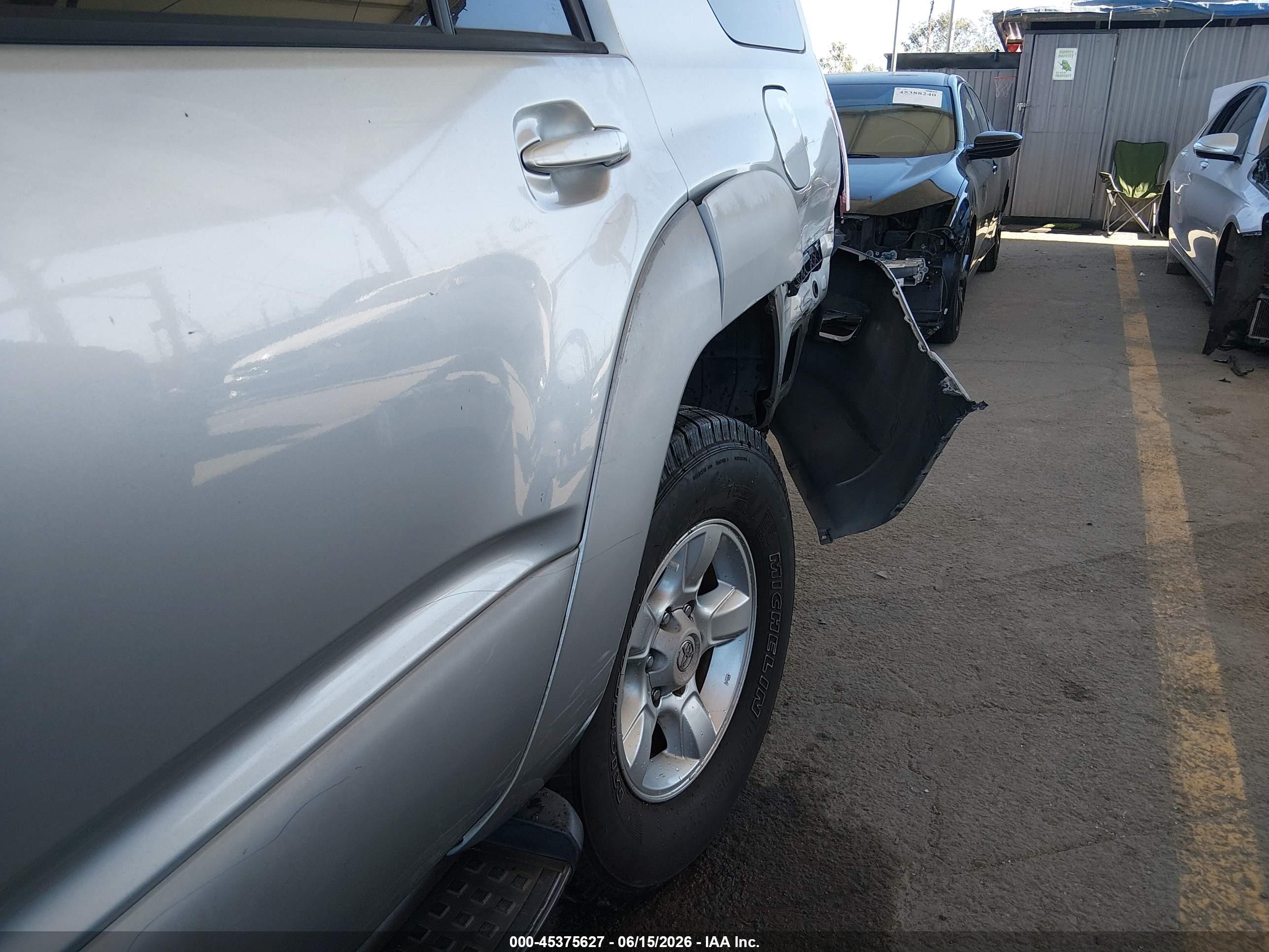 2005 Toyota 4runner Sr5 V6 Silver vin: JTEZU14R050054895