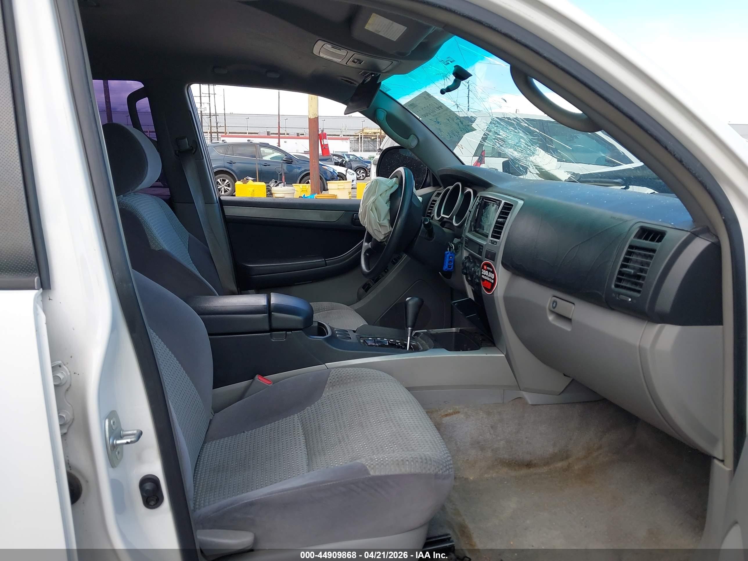 2005 Toyota 4runner Sr5 V6 White vin: JTEZU14R150057501
