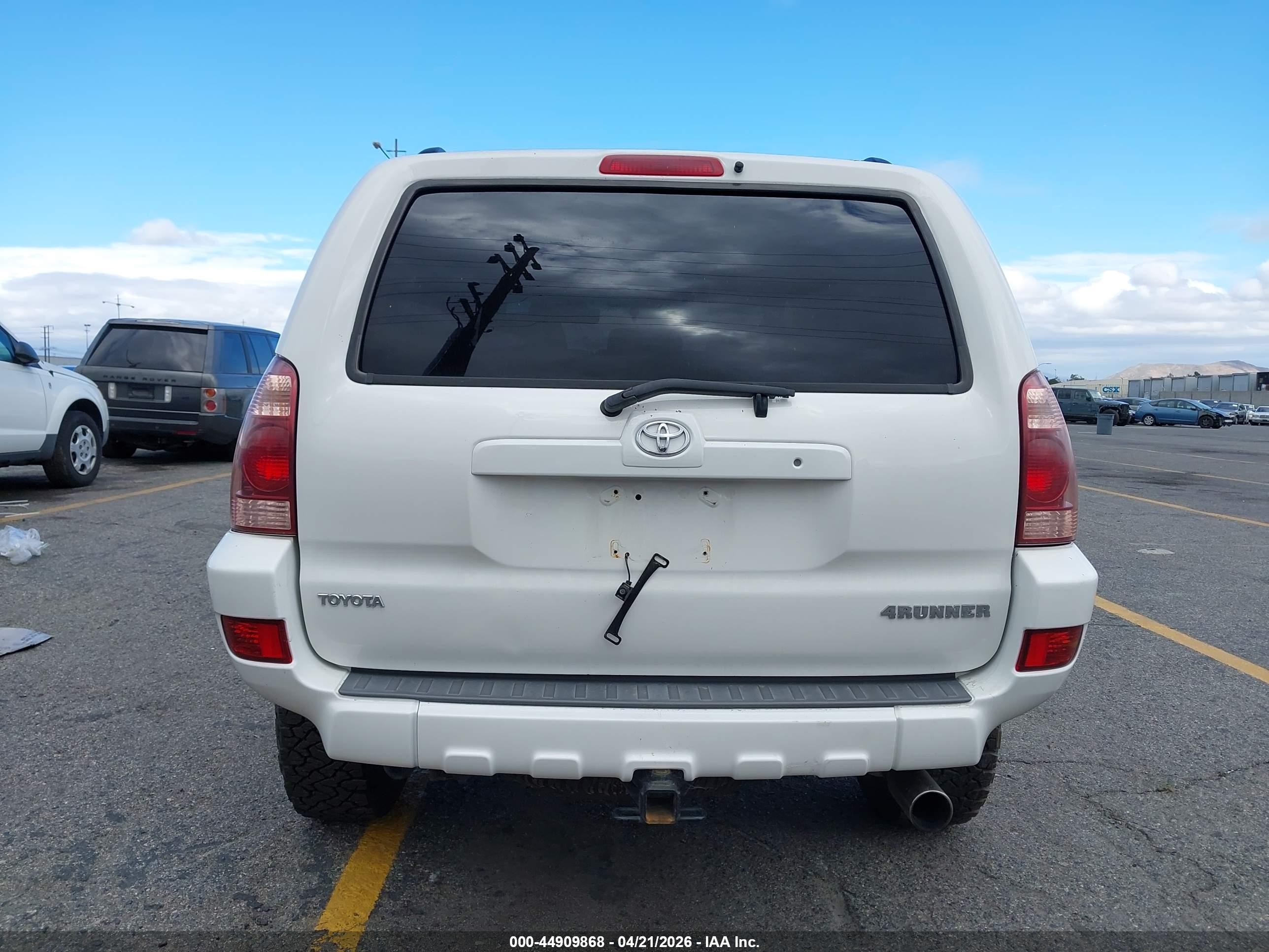2005 Toyota 4runner Sr5 V6 White vin: JTEZU14R150057501