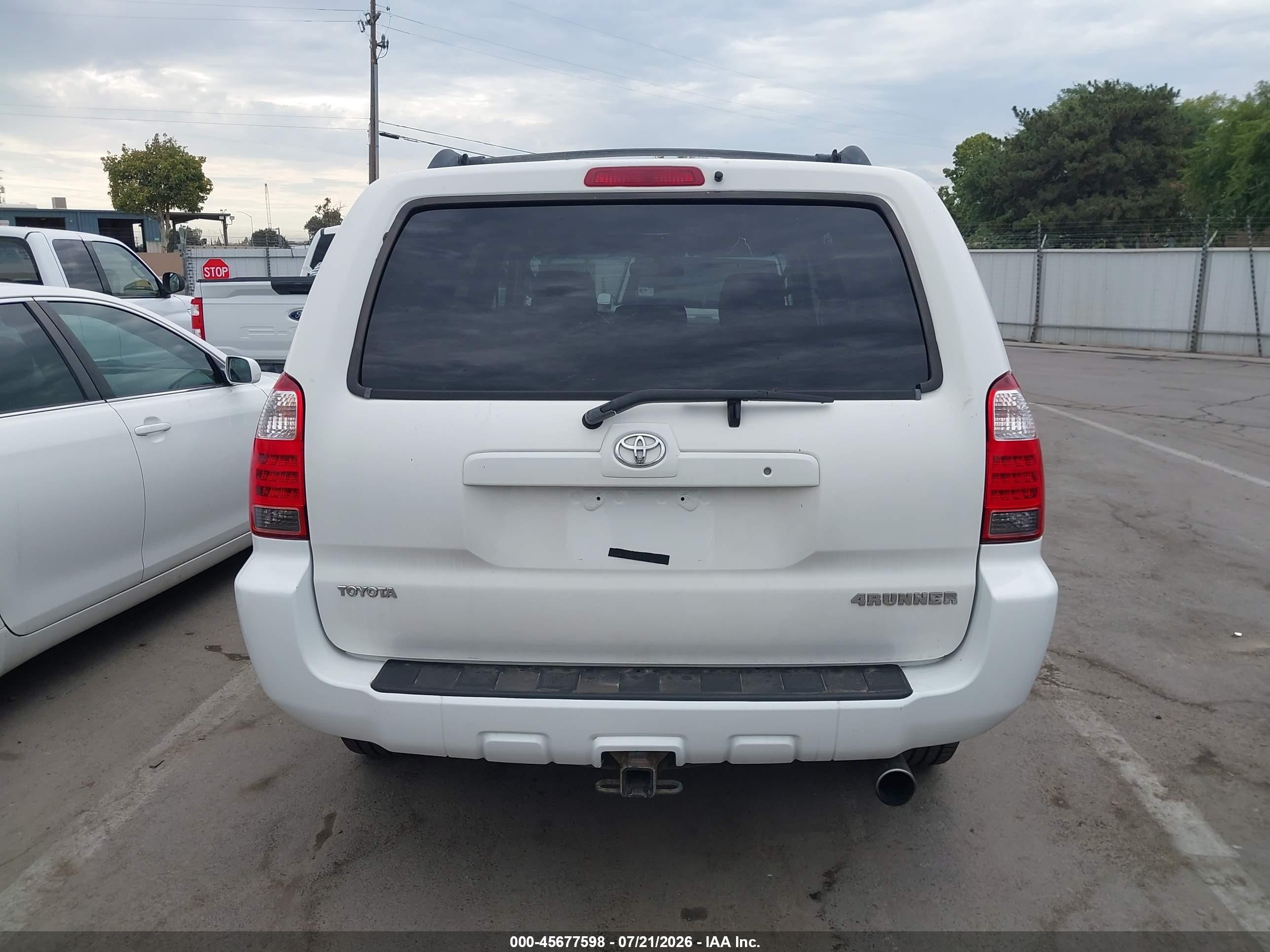 2006 Toyota 4runner Sr5 Sport V6 White vin: JTEZU14R560073556