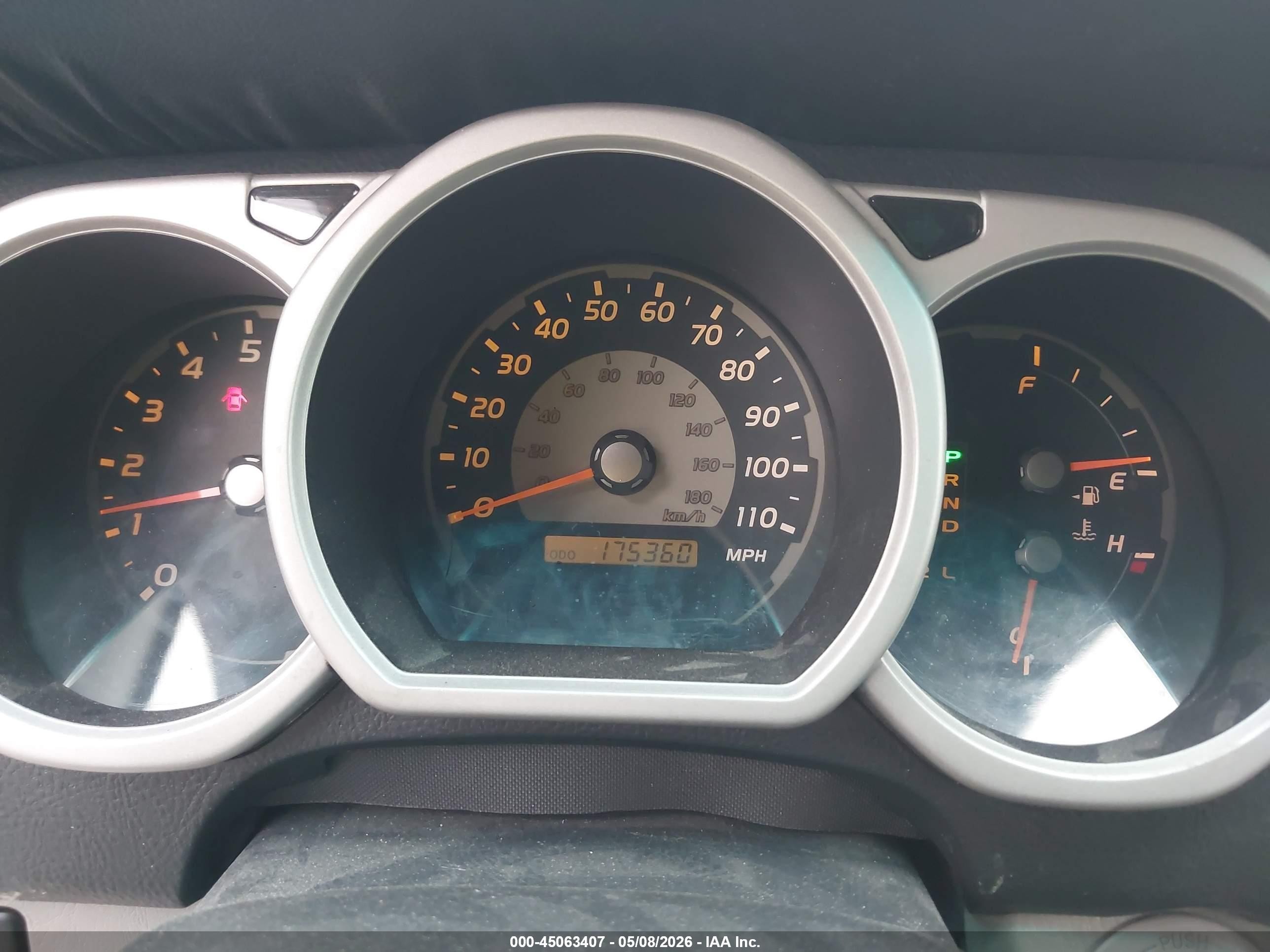 2005 Toyota 4runner Sr5 V6 White vin: JTEZU14R750052349