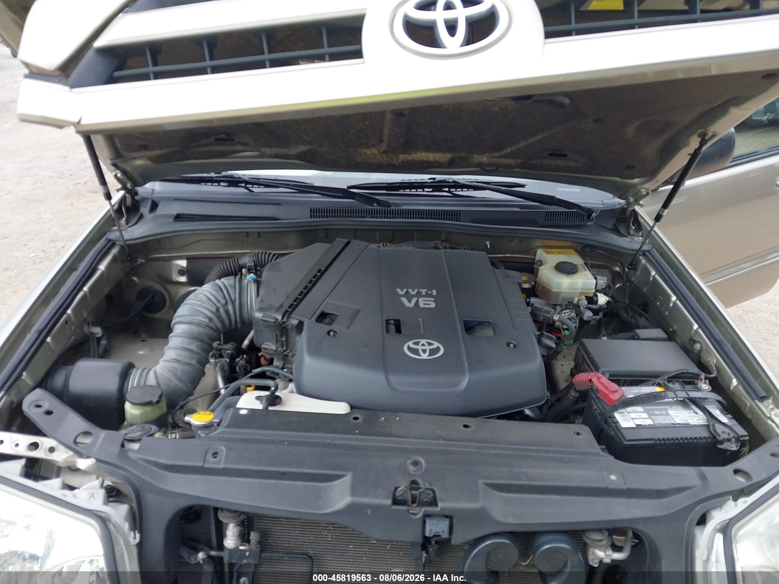 2004 Toyota 4runner Sr5 V6 Gold vin: JTEZU14R848013897