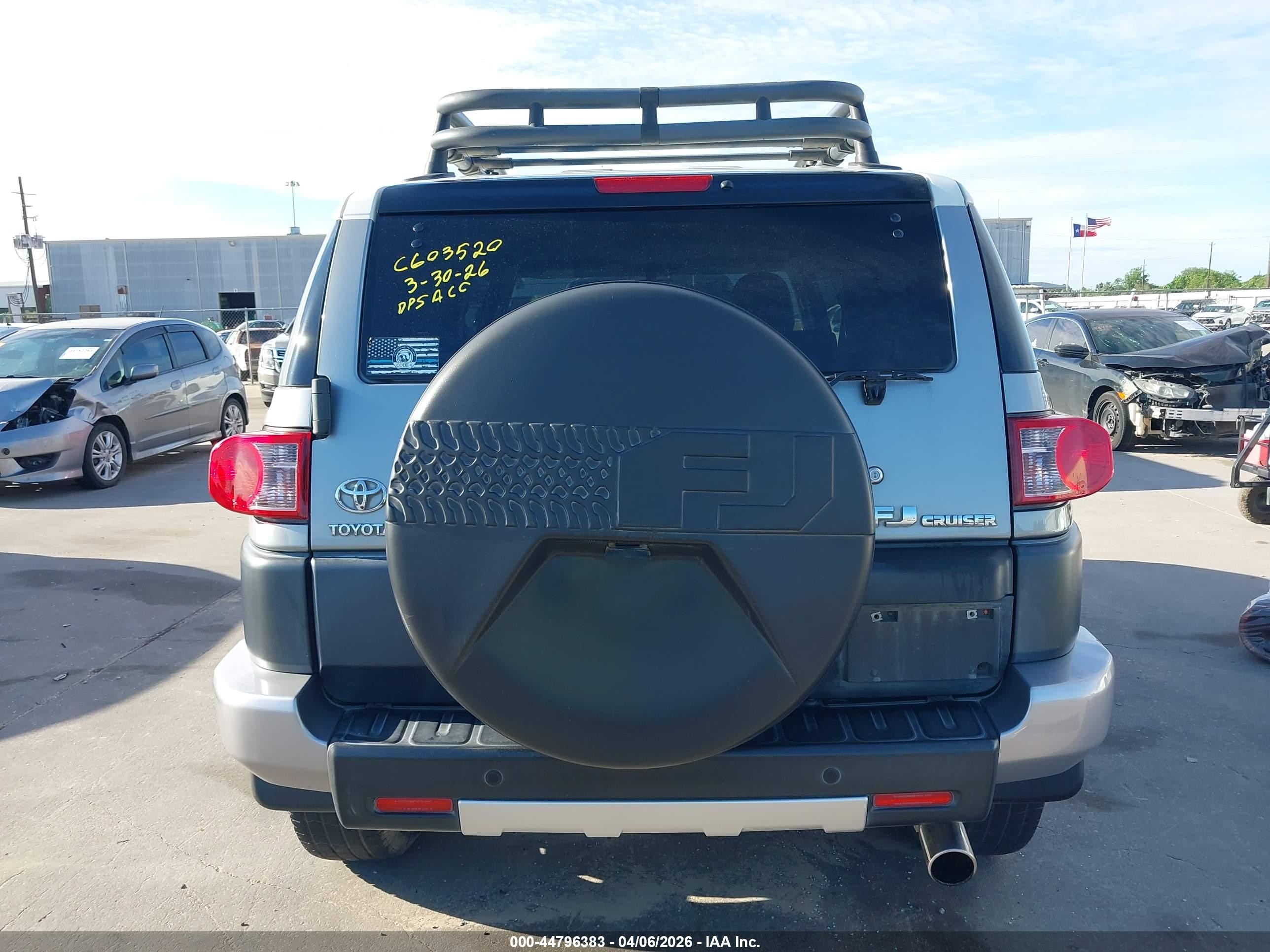 2010 Toyota Fj Cruiser   Gray vin: JTEZU4BF2AK010583