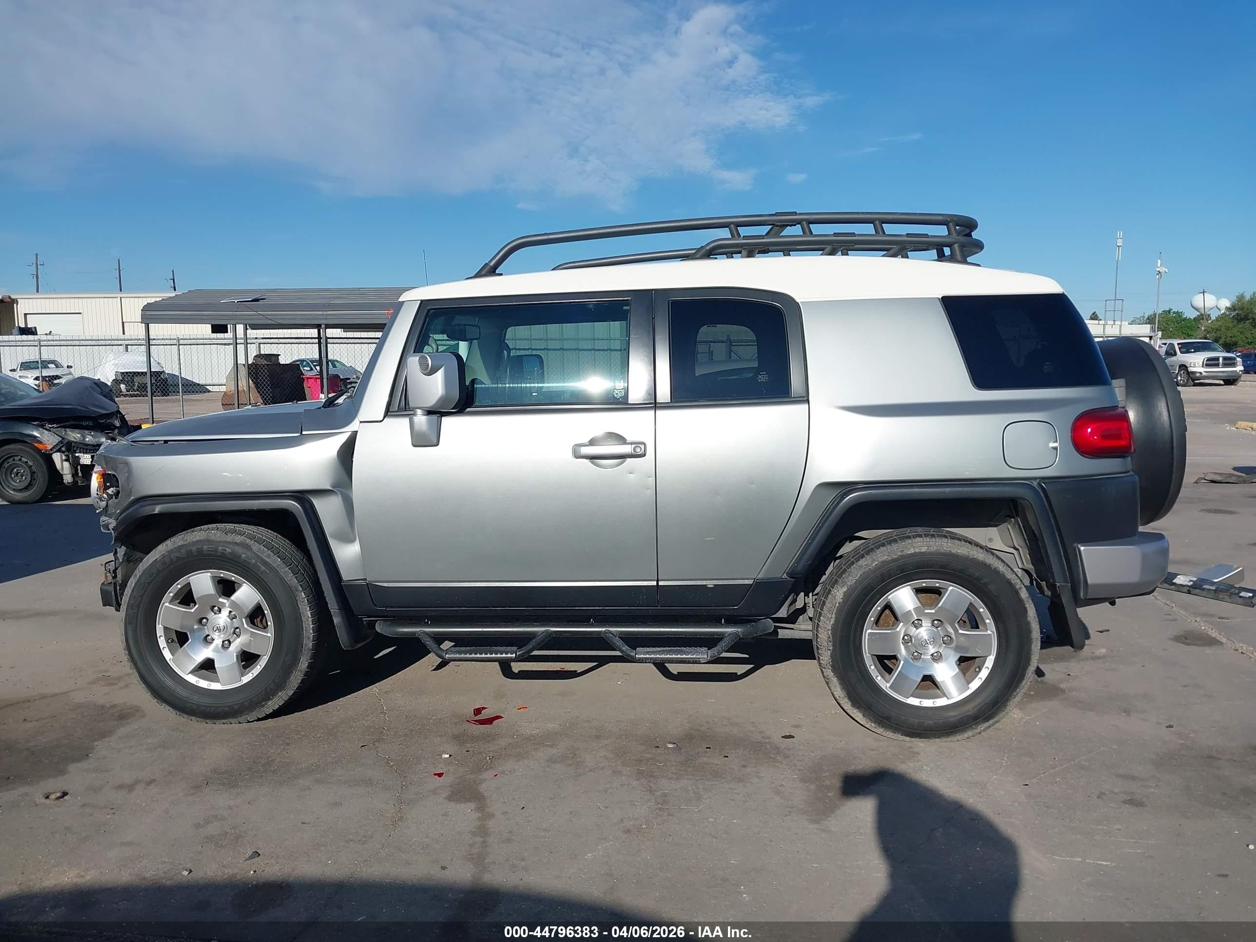 2010 Toyota Fj Cruiser   Gray vin: JTEZU4BF2AK010583