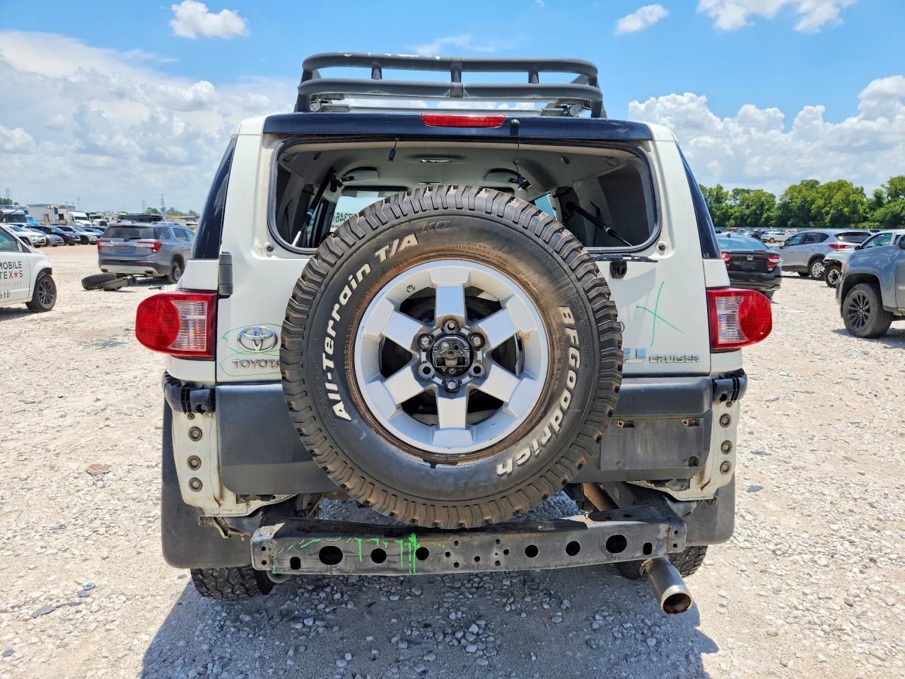 2010 Toyota Fj Cruiser Base White vin: JTEZU4BF3AK010754