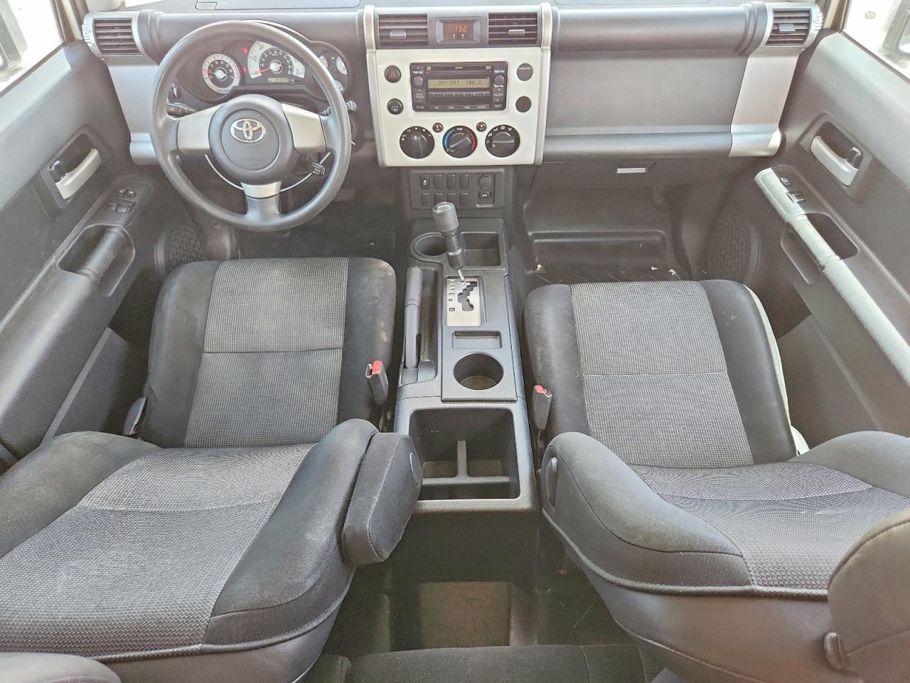 2010 Toyota Fj Cruiser Base White vin: JTEZU4BF3AK010754