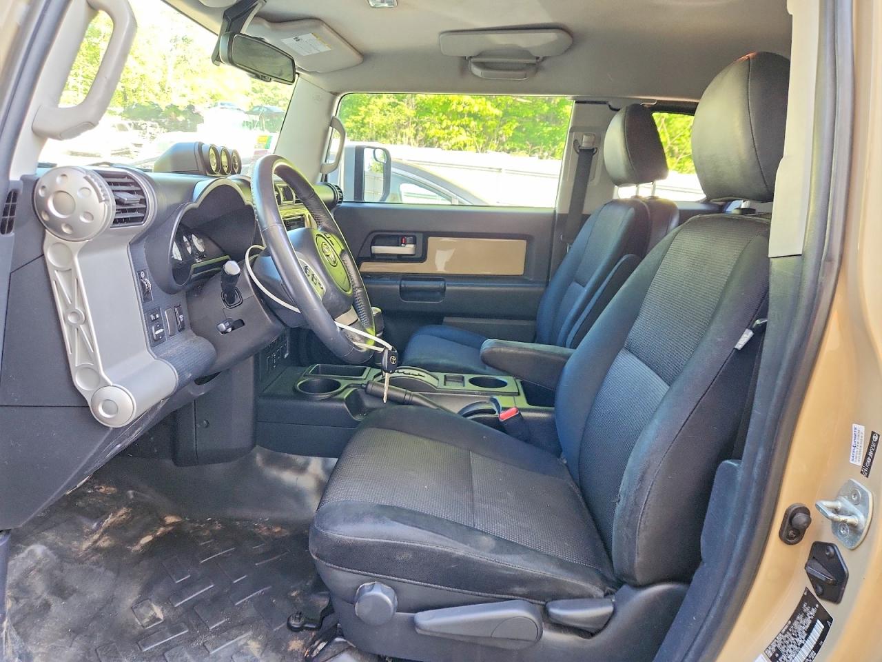 2011 Toyota Fj Cruiser Base Tan vin: JTEZU4BF4BK011672