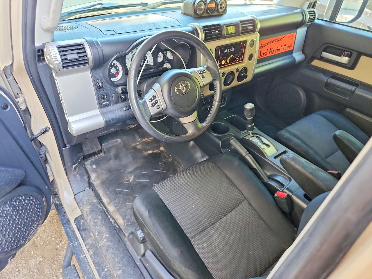 2011 Toyota Fj Cruiser Base Tan vin: JTEZU4BF4BK011672