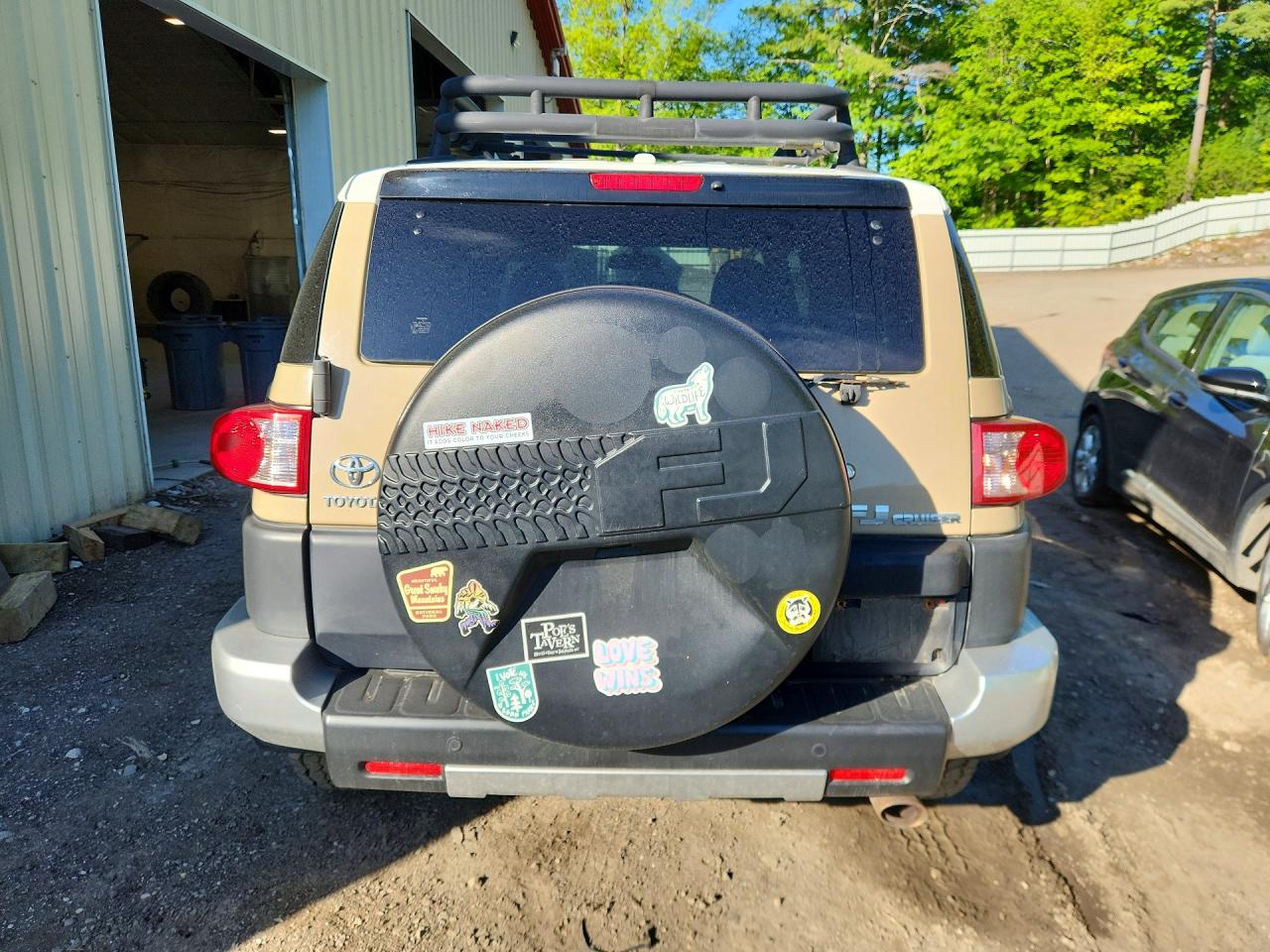 2011 Toyota Fj Cruiser Base Tan vin: JTEZU4BF4BK011672
