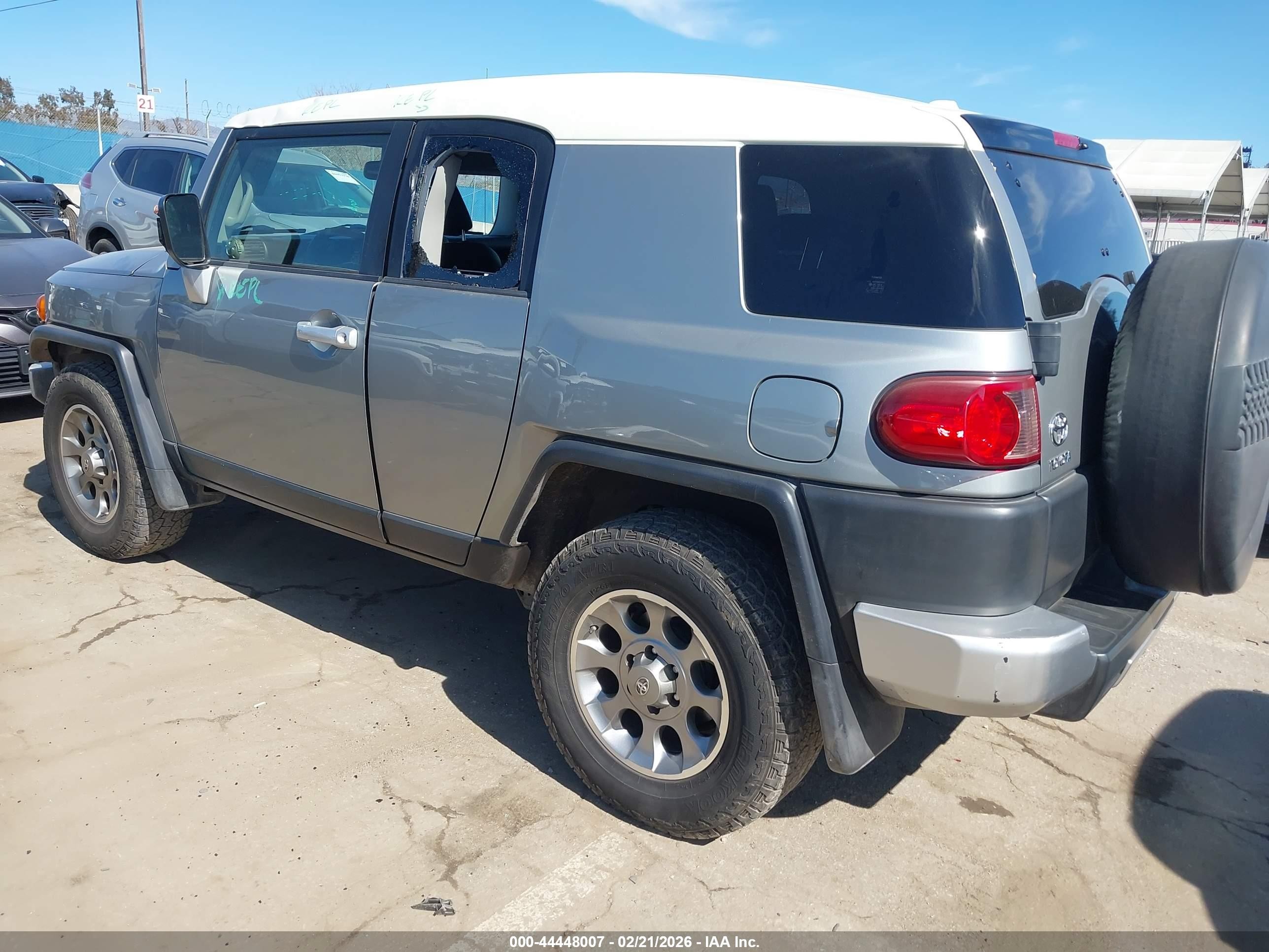 2011 Toyota Fj Cruiser   Gray vin: JTEZU4BF6BK011723