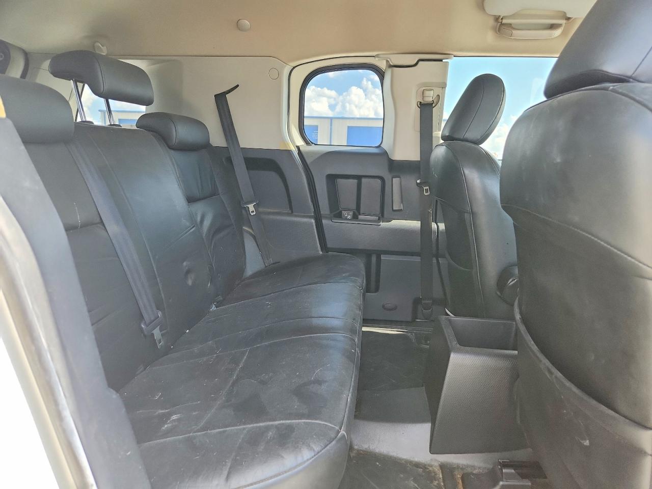 2010 Toyota Fj Cruiser Base White vin: JTEZU4BF8AK009602