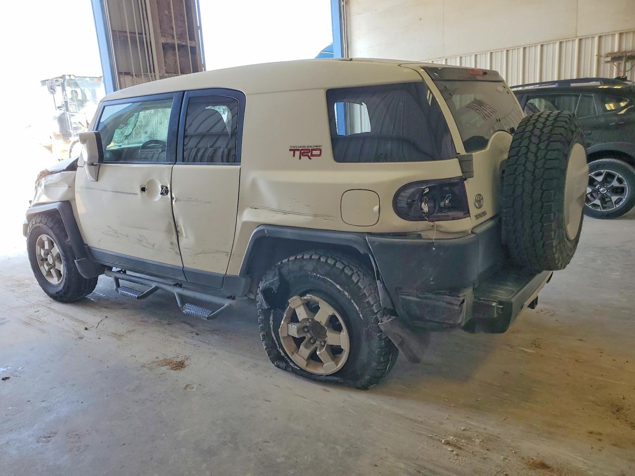 2010 Toyota Fj Cruiser Base White vin: JTEZU4BF9AK009639