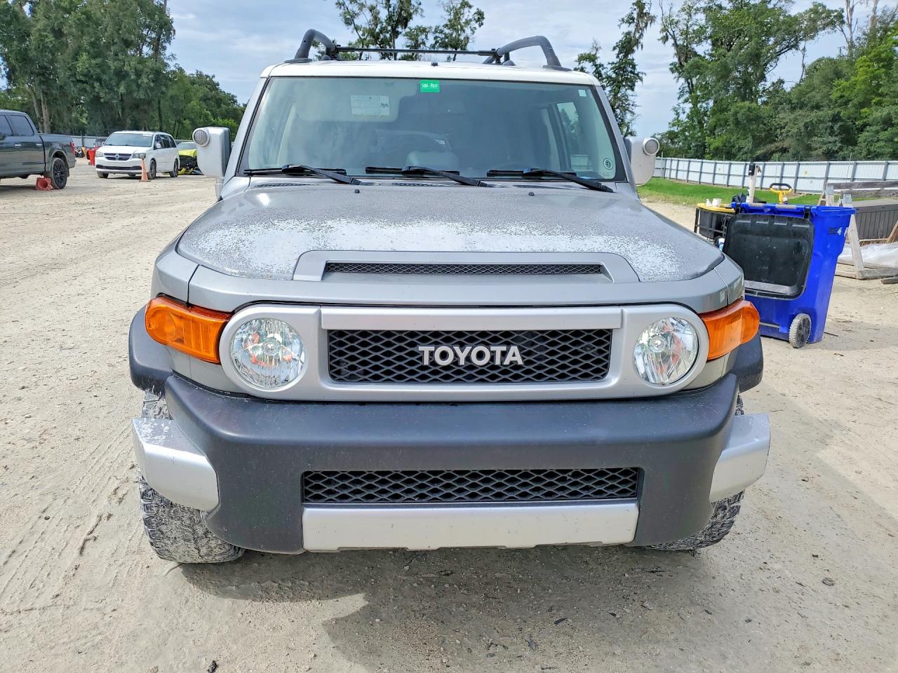 2010 Toyota Fj Cruiser Base Silver vin: JTEZU4BFXAK009326