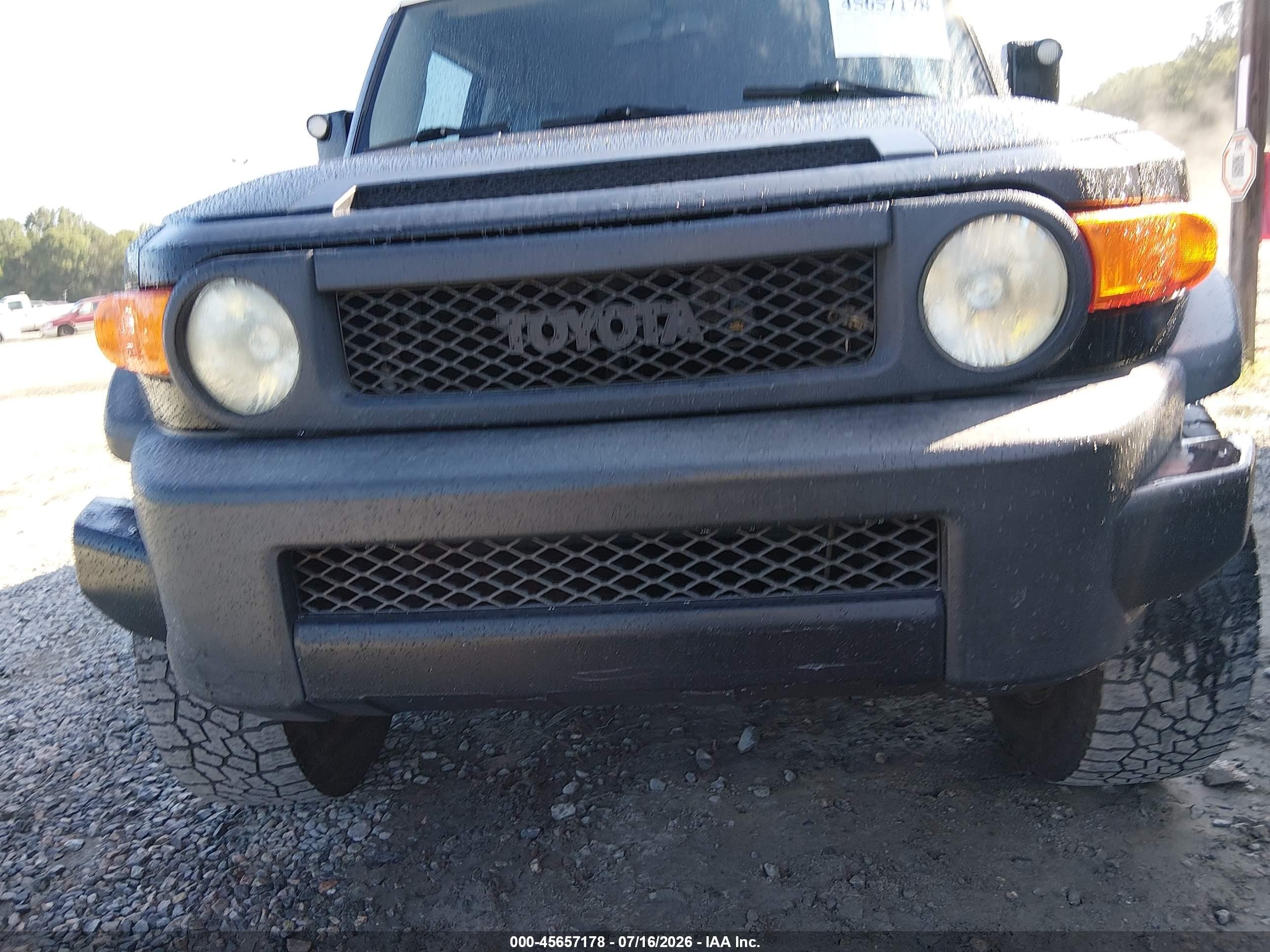 2011 Toyota Fj Cruiser   Black vin: JTEZU4BFXBK011045