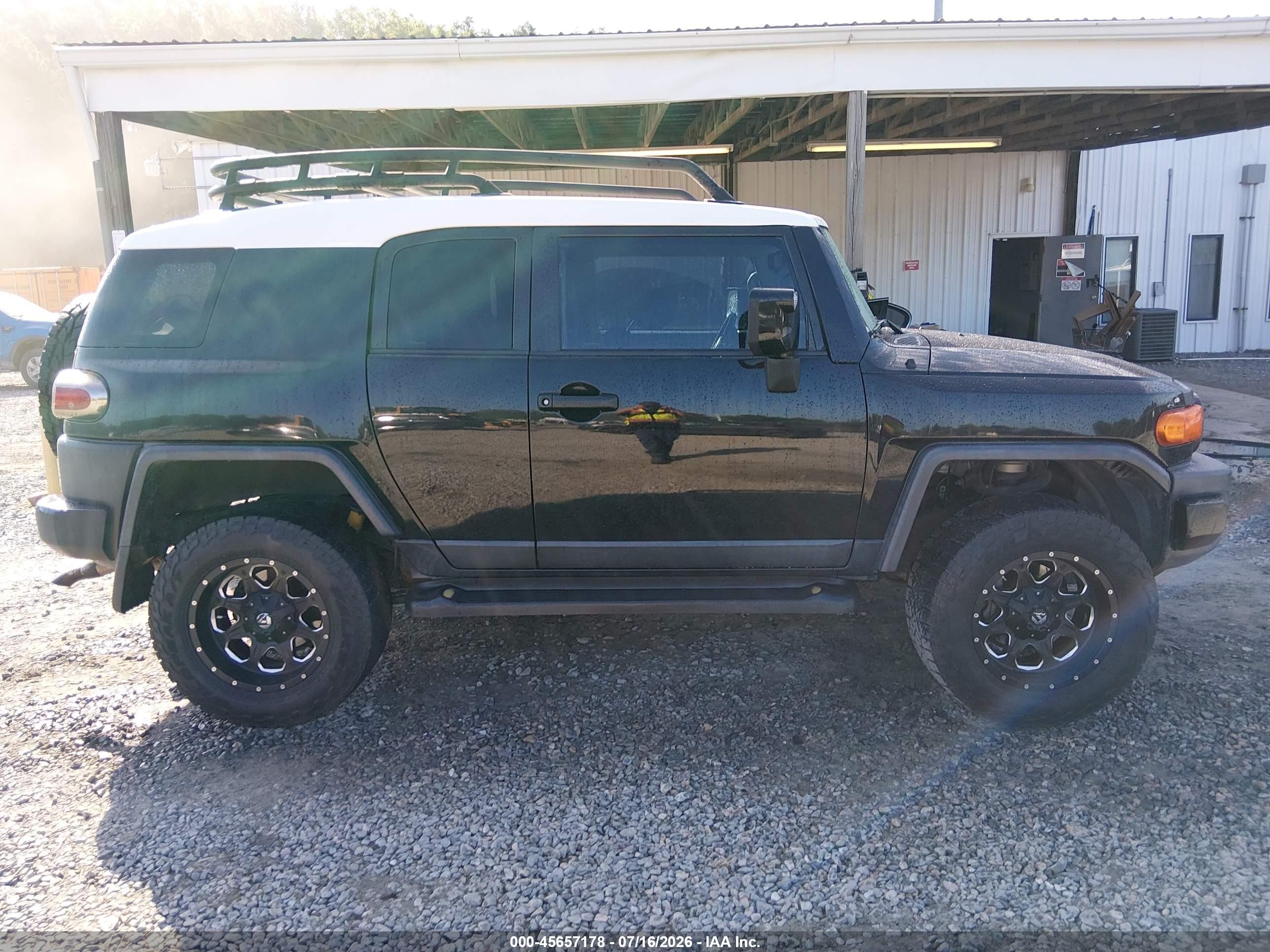 2011 Toyota Fj Cruiser   Black vin: JTEZU4BFXBK011045
