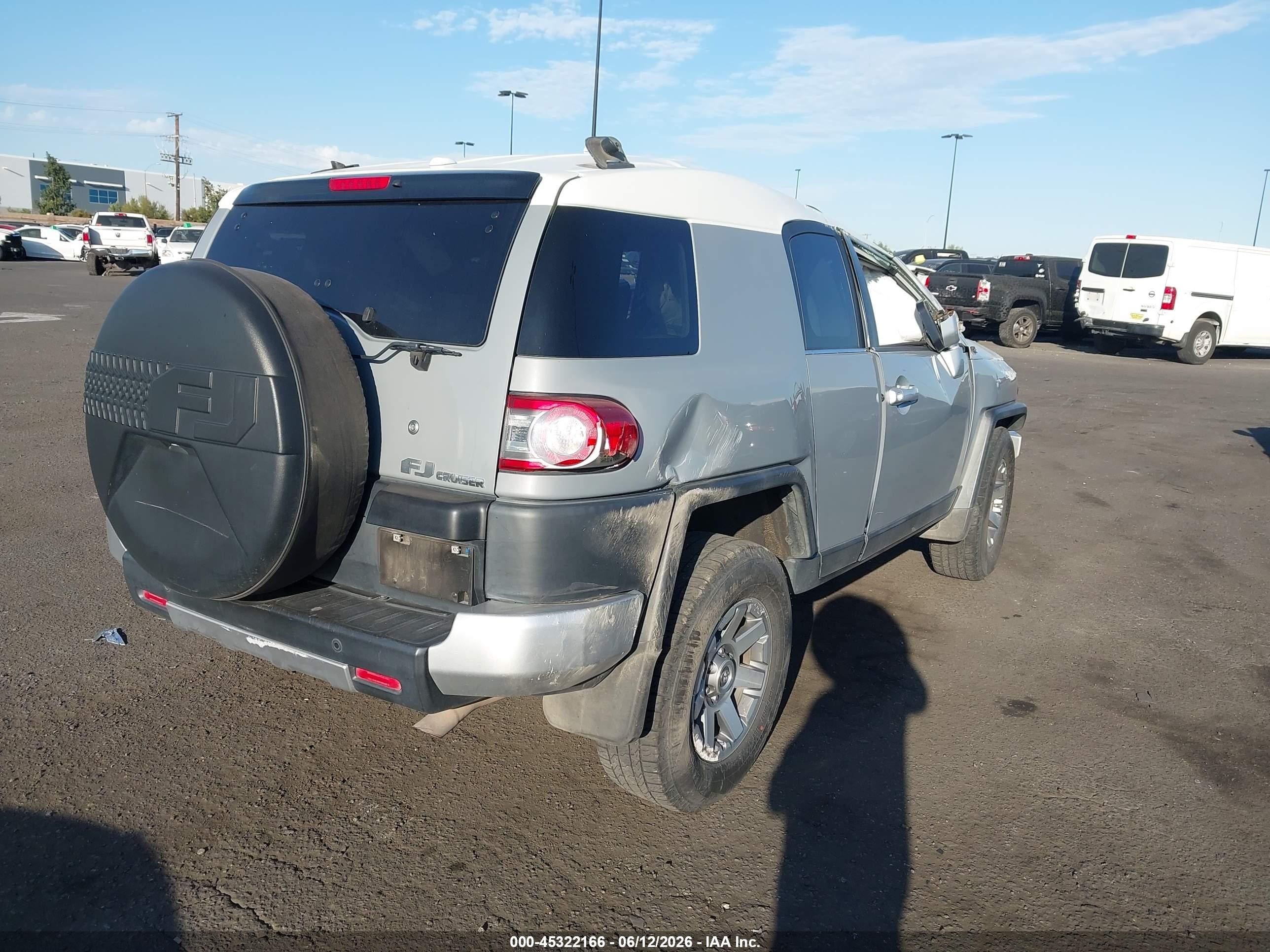 2014 Toyota Fj Cruiser   Серый vin: JTEZU4BFXEK013785