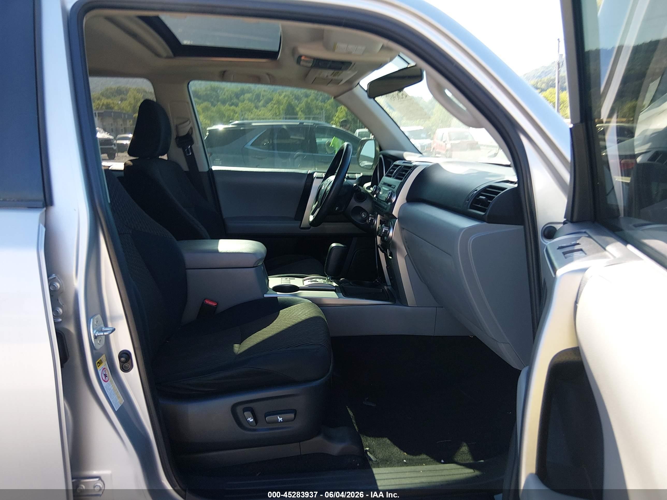 2011 Toyota 4runner Sr5 V6 Silver vin: JTEZU5JR0B5022992