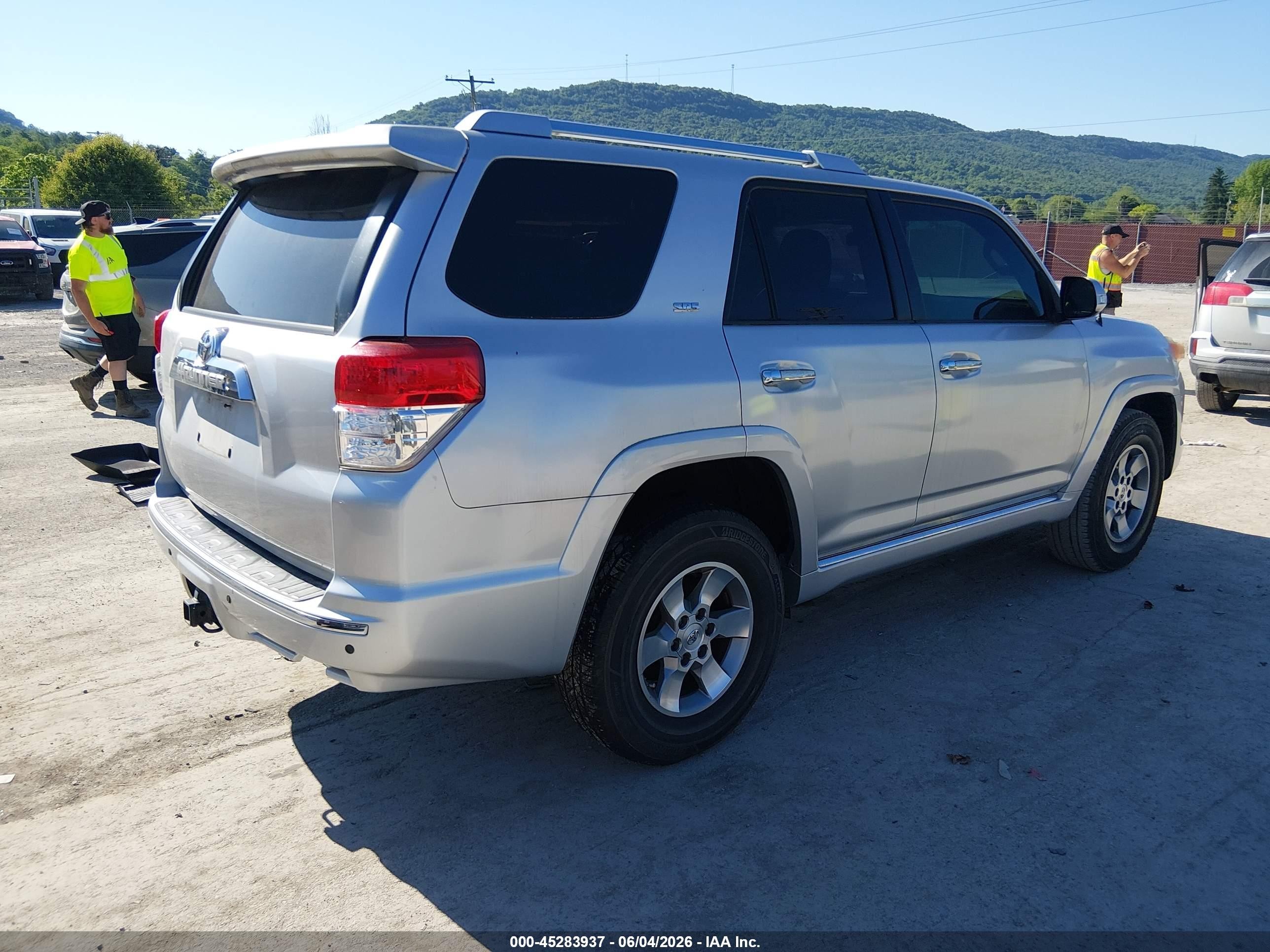 2011 Toyota 4runner Sr5 V6 Silver vin: JTEZU5JR0B5022992