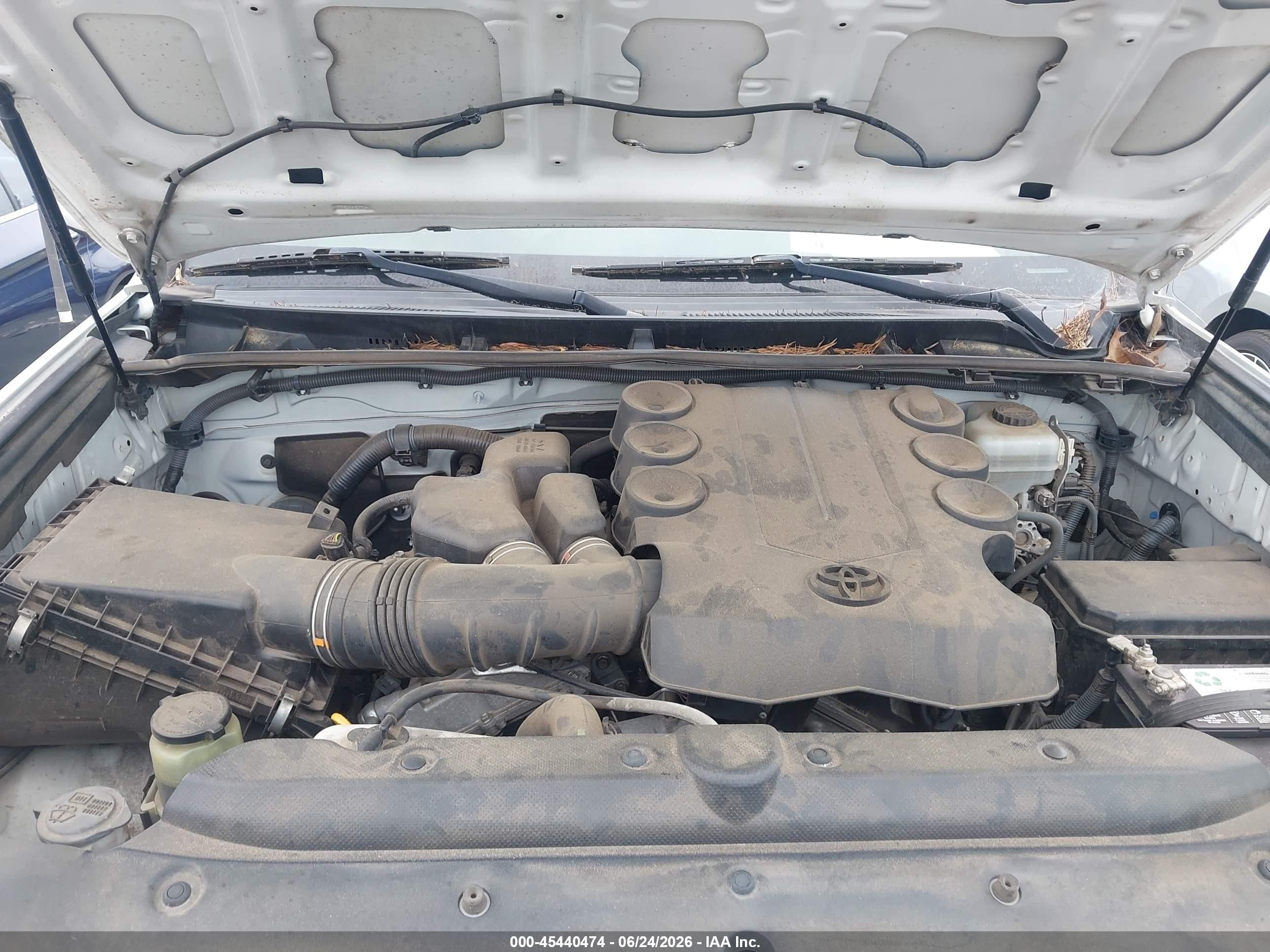2011 Toyota 4runner Sr5 V6 Белый vin: JTEZU5JR0B5031451