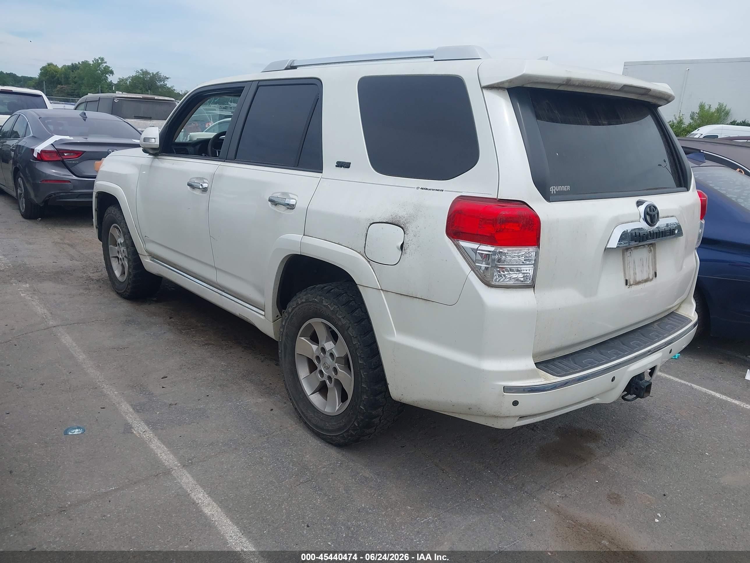 2011 Toyota 4runner Sr5 V6 Белый vin: JTEZU5JR0B5031451