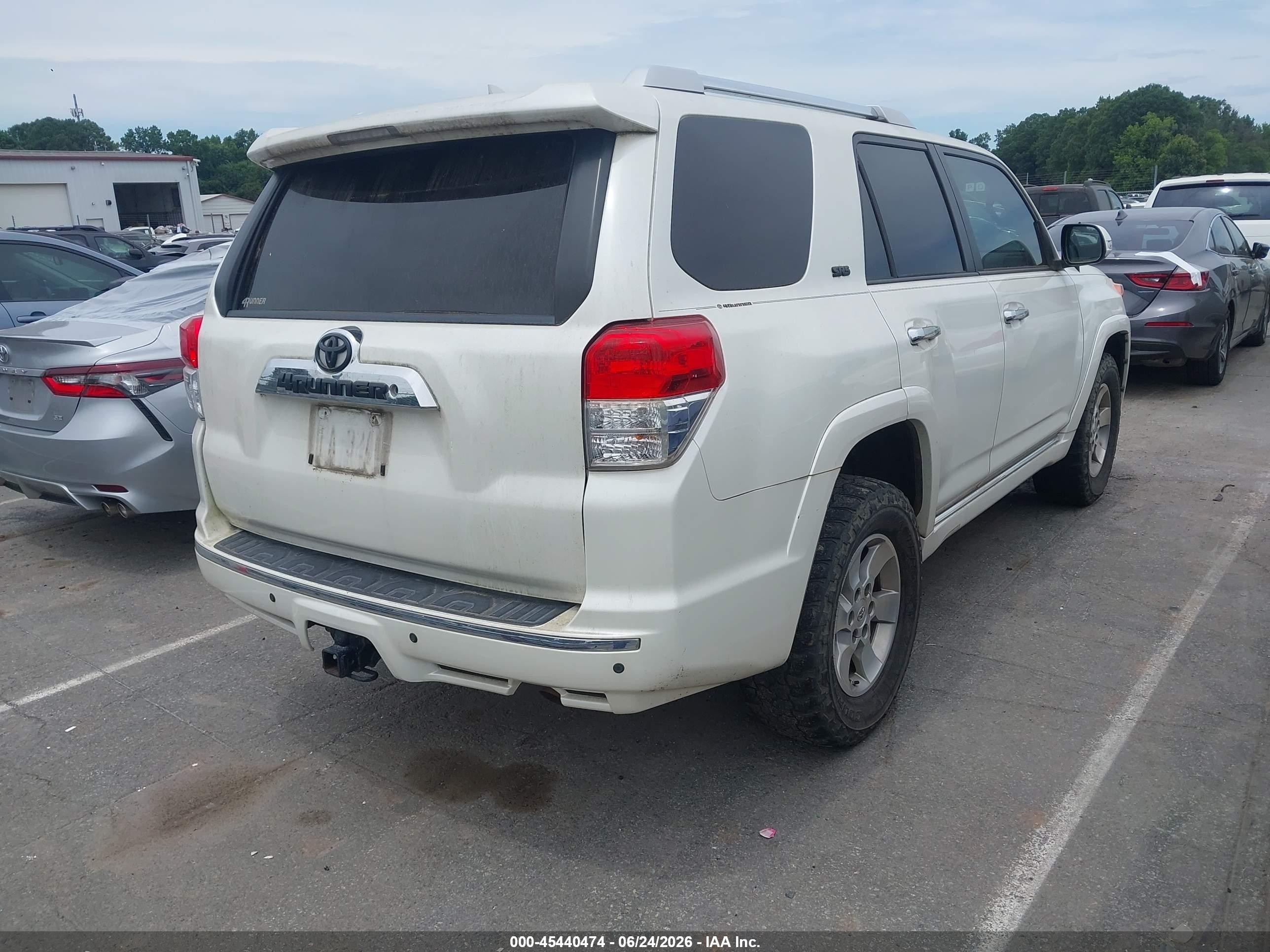 2011 Toyota 4runner Sr5 V6 Белый vin: JTEZU5JR0B5031451