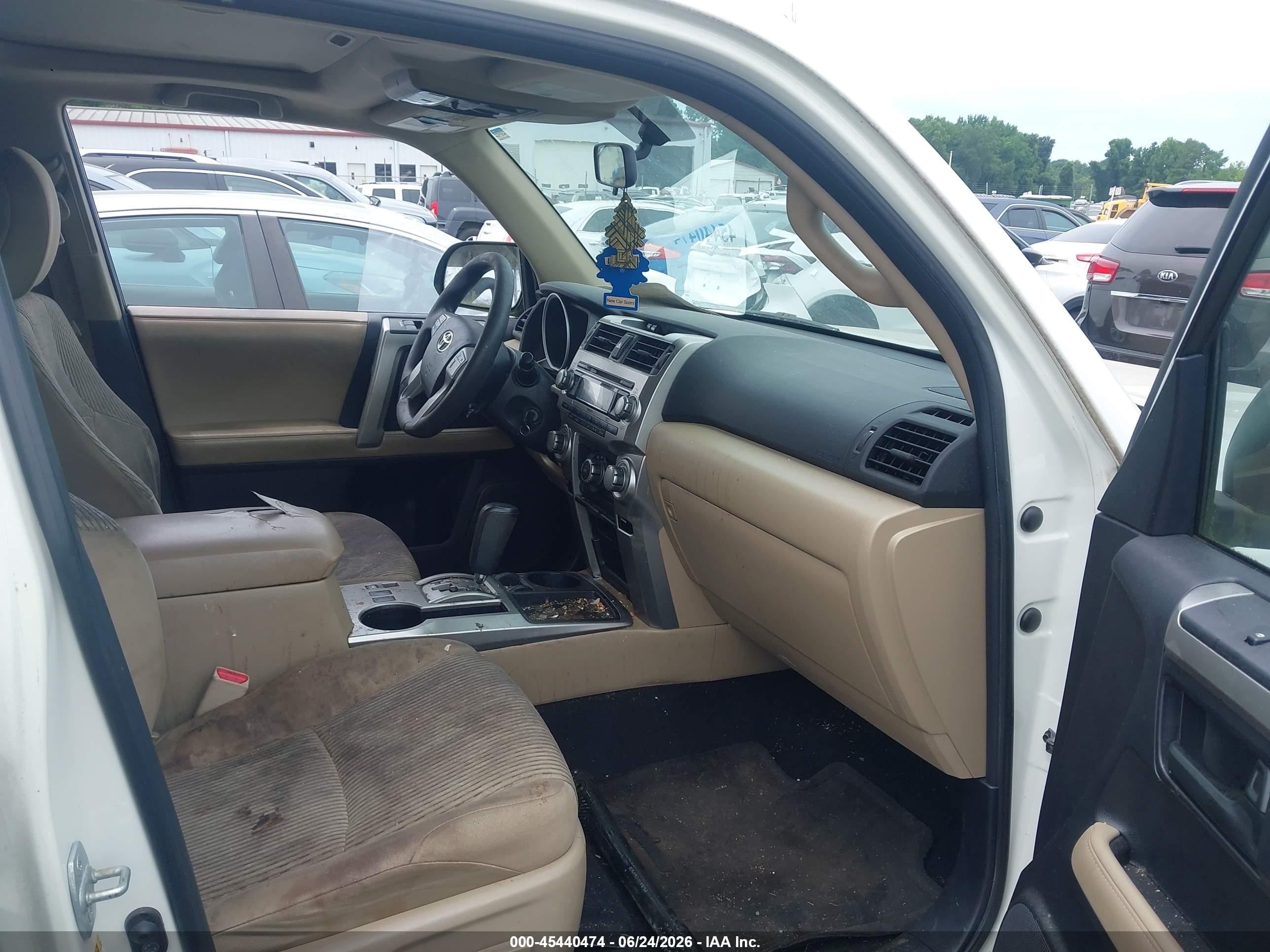 2011 Toyota 4runner Sr5 V6 Белый vin: JTEZU5JR0B5031451