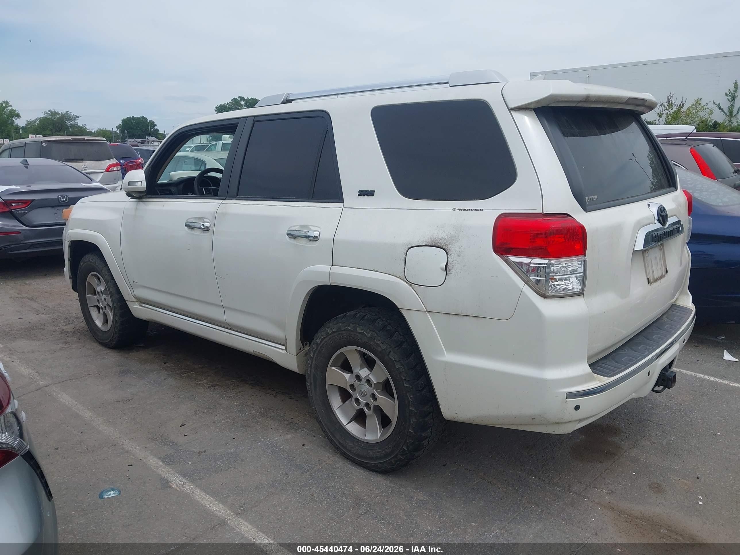 2011 Toyota 4runner Sr5 V6 Белый vin: JTEZU5JR0B5031451