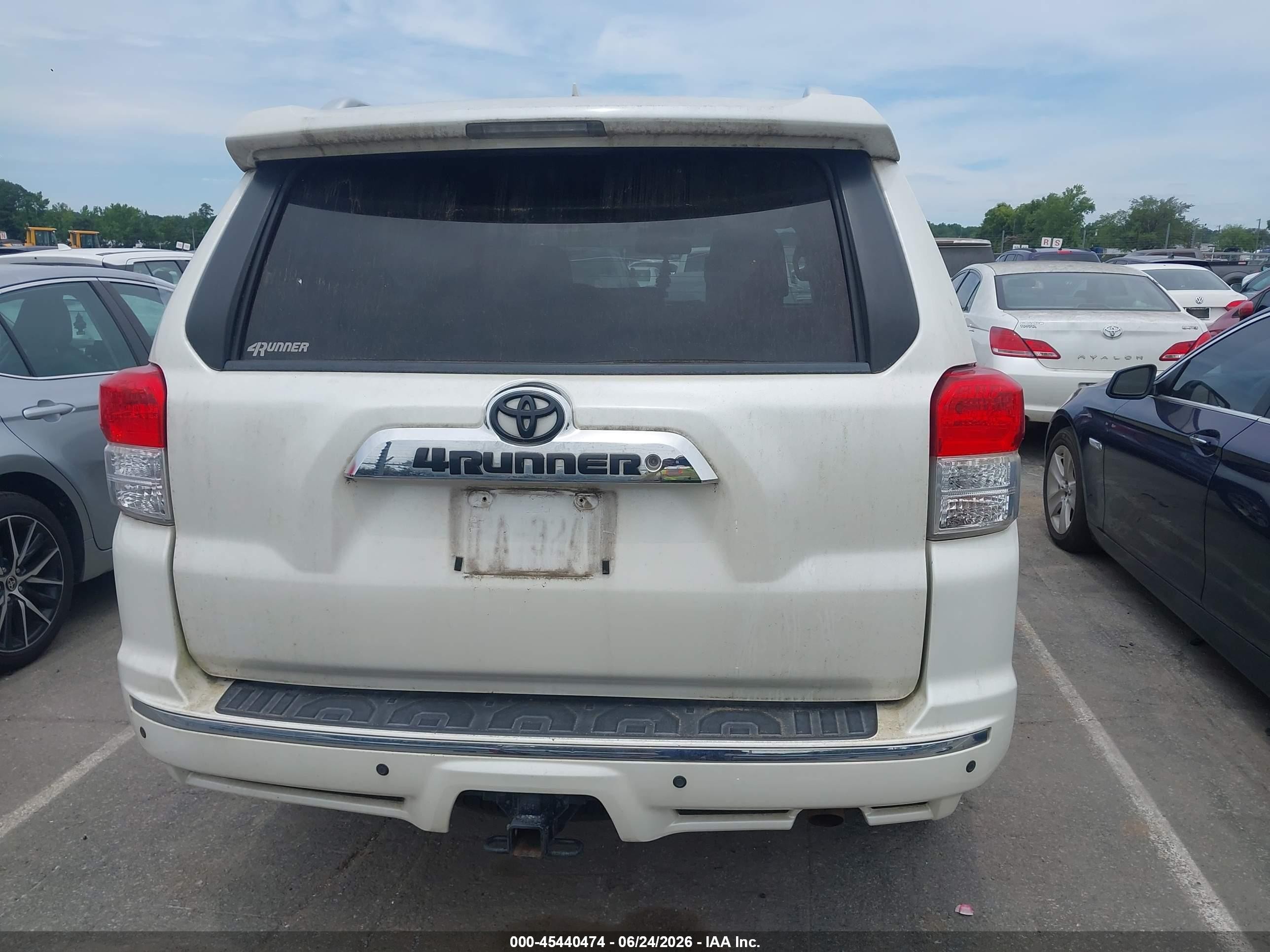 2011 Toyota 4runner Sr5 V6 Белый vin: JTEZU5JR0B5031451