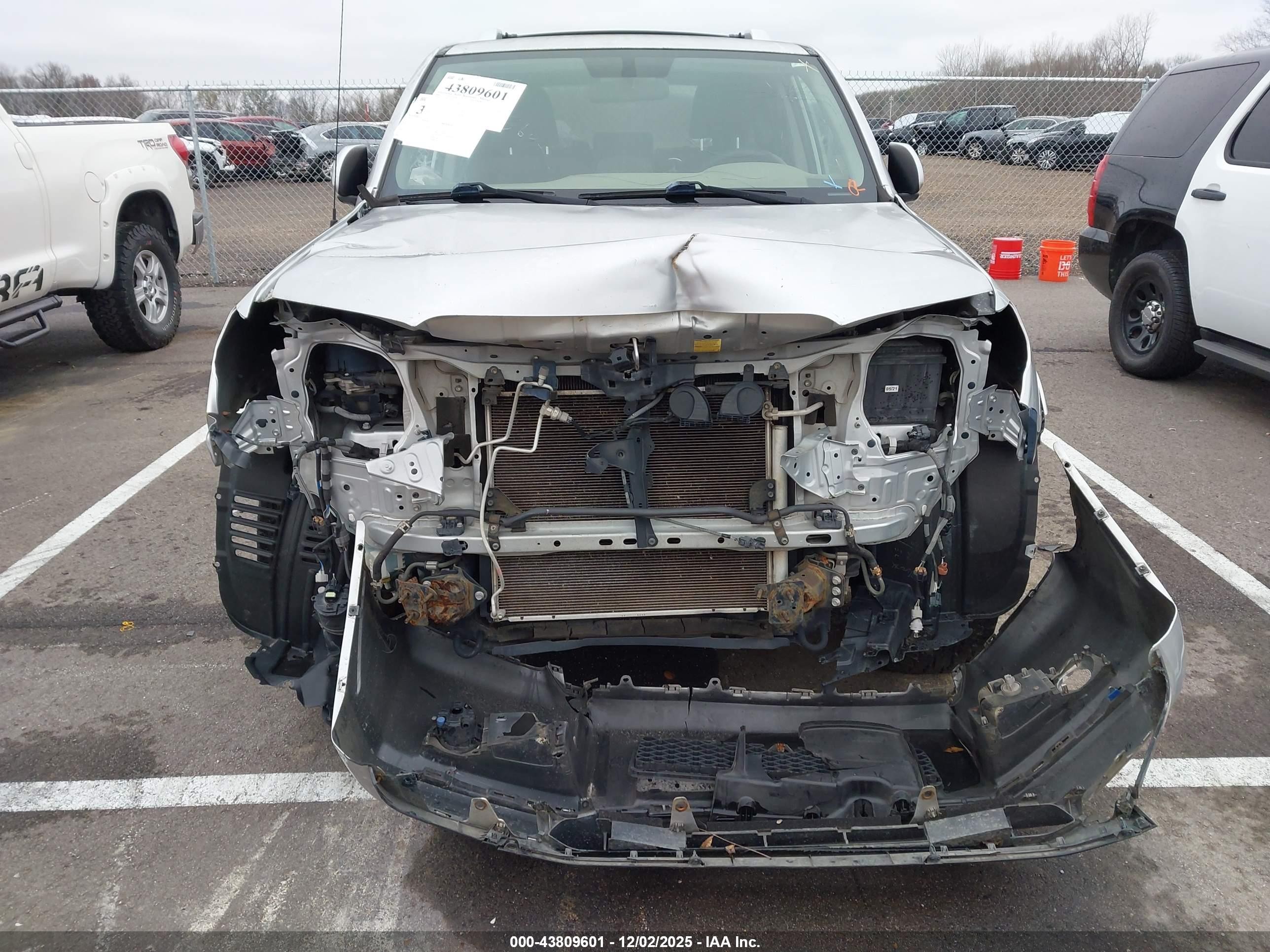 2013 Toyota 4runner Sr5 Silver vin: JTEZU5JR0D5047457